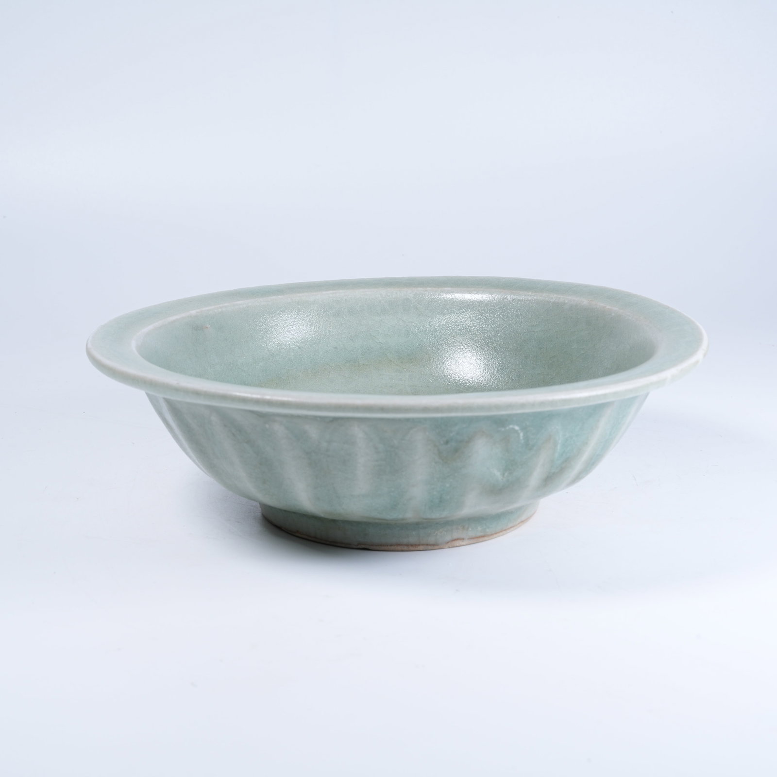 A LONGQUAN KILN FLARED-RIM WASHER CARVED WITH TWIN FISH PATTERNS (1 of 9)