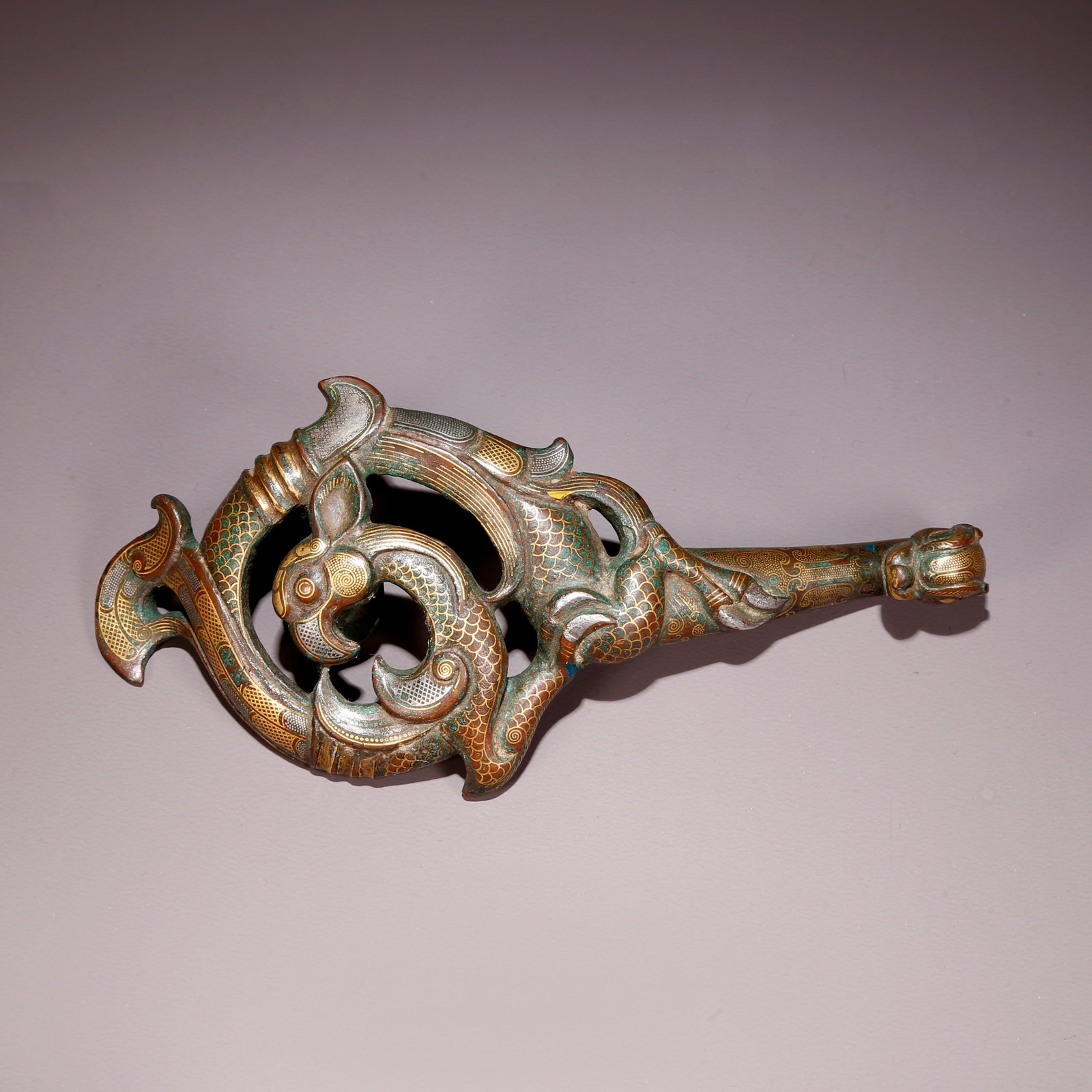 A GILT AND SILVER INLAID BRONZE DRAGON-AND-PHOENIX BELT HOOK: Gilt and Silver Inlaid Bronze Dragon-and-Phoenix Belt Hook