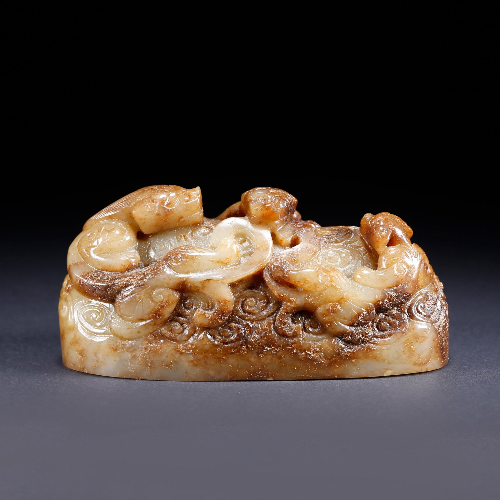 A DRAGON PATTERN CARVED HETIAN JADE SEAL (1 of 9)
