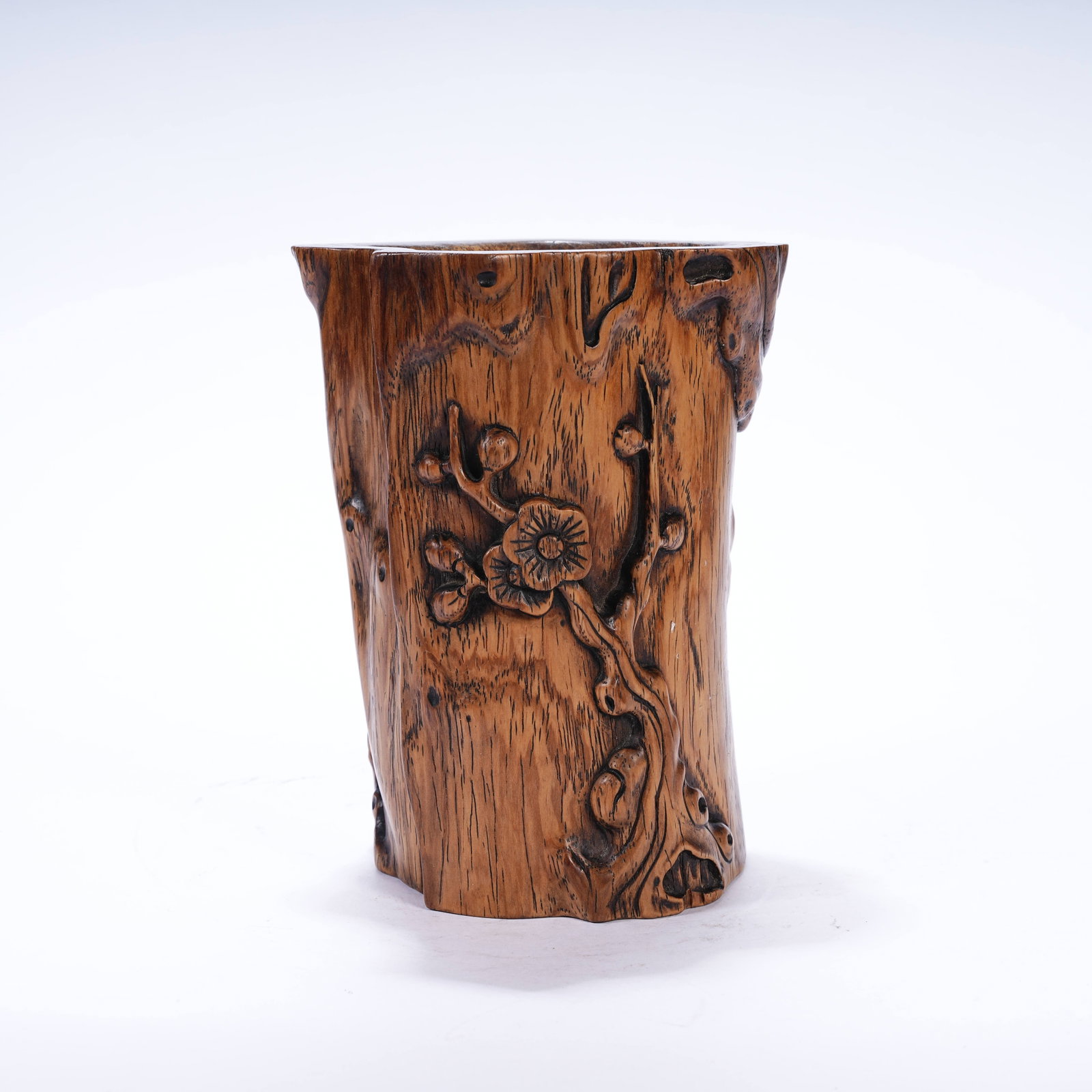 A BOXWOOD BRUSH POT WITH FLORAL PATTERNS (1 of 9)
