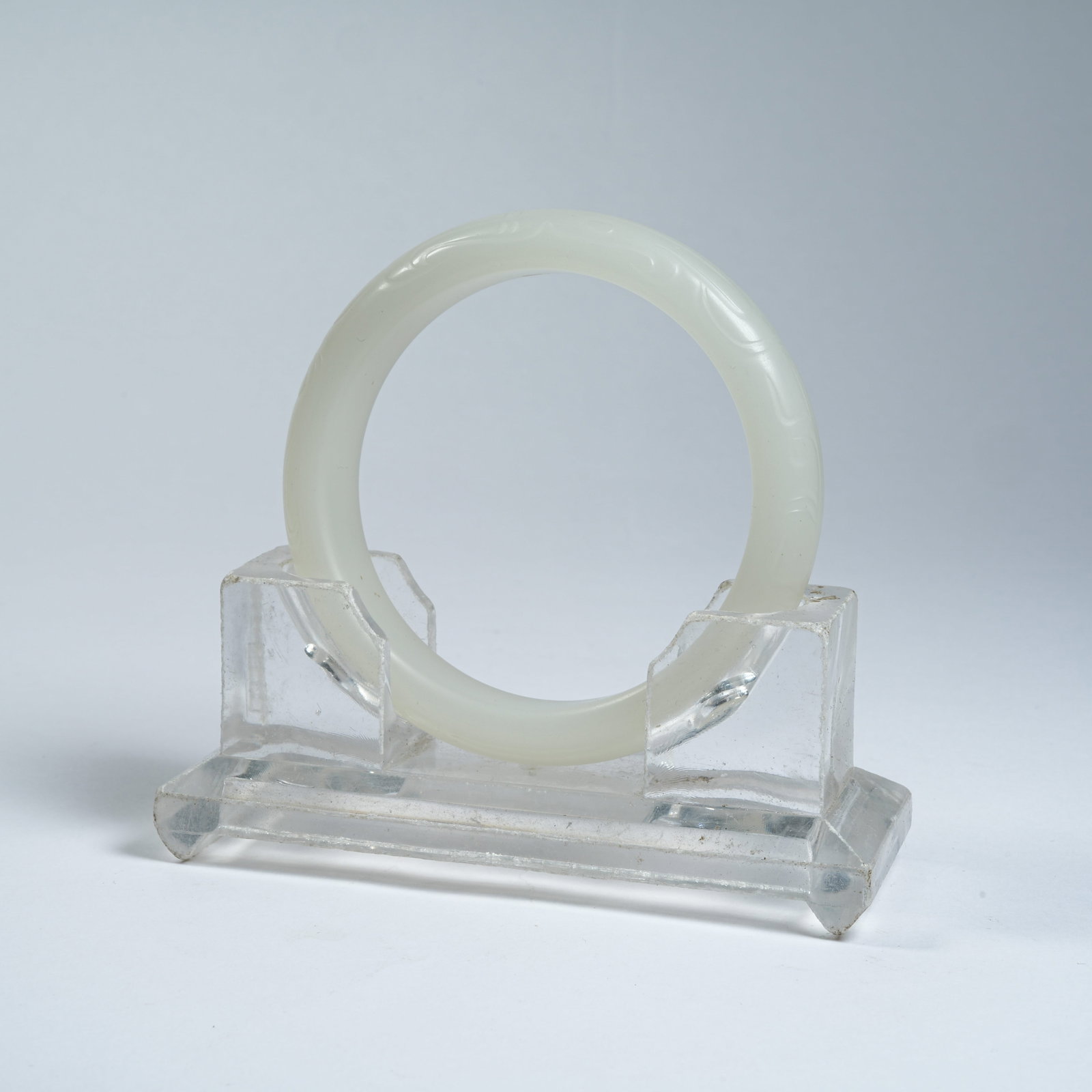 A HETIAN JADE BRACELET WITH INTERLOCKING CLOUD PATTERNS: Hetian Jade Bracelet with Interlocking Cloud Patterns