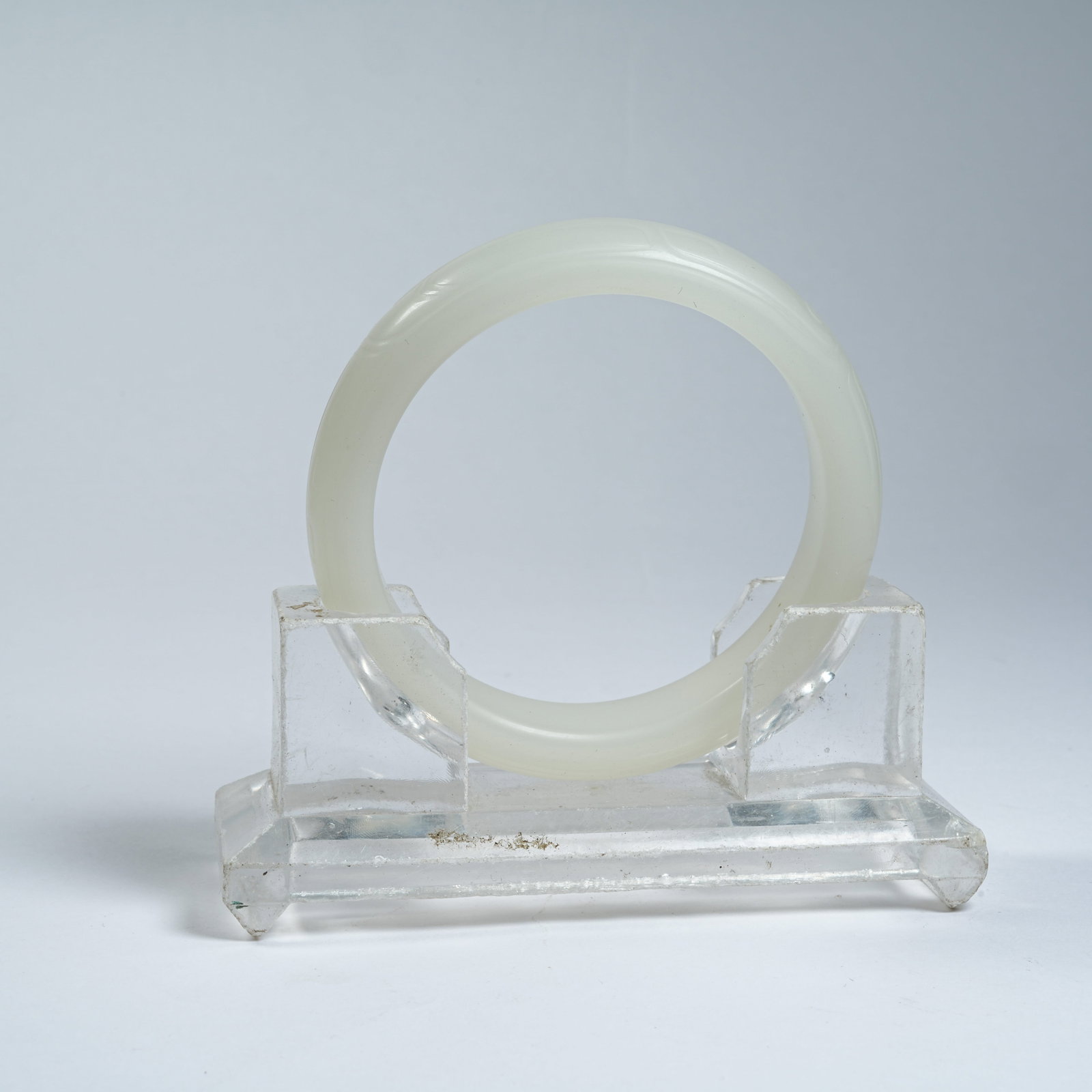A HETIAN JADE BRACELET WITH INTERLOCKING CLOUD PATTERNS - 3