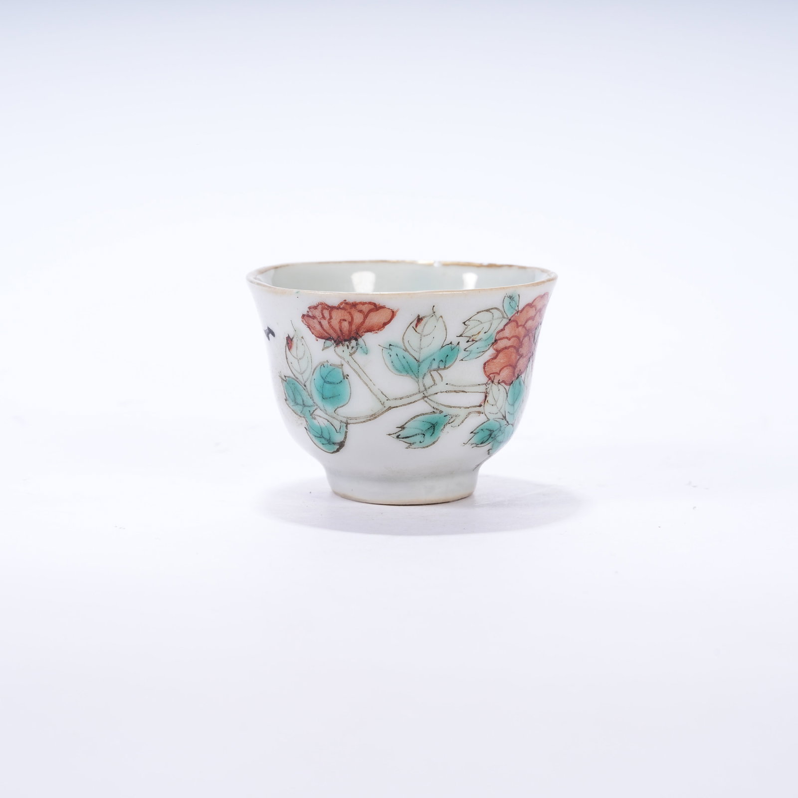 A FAMILLE ROSE WINE CUP WITH FLORAL PATTERNS (1 of 9)