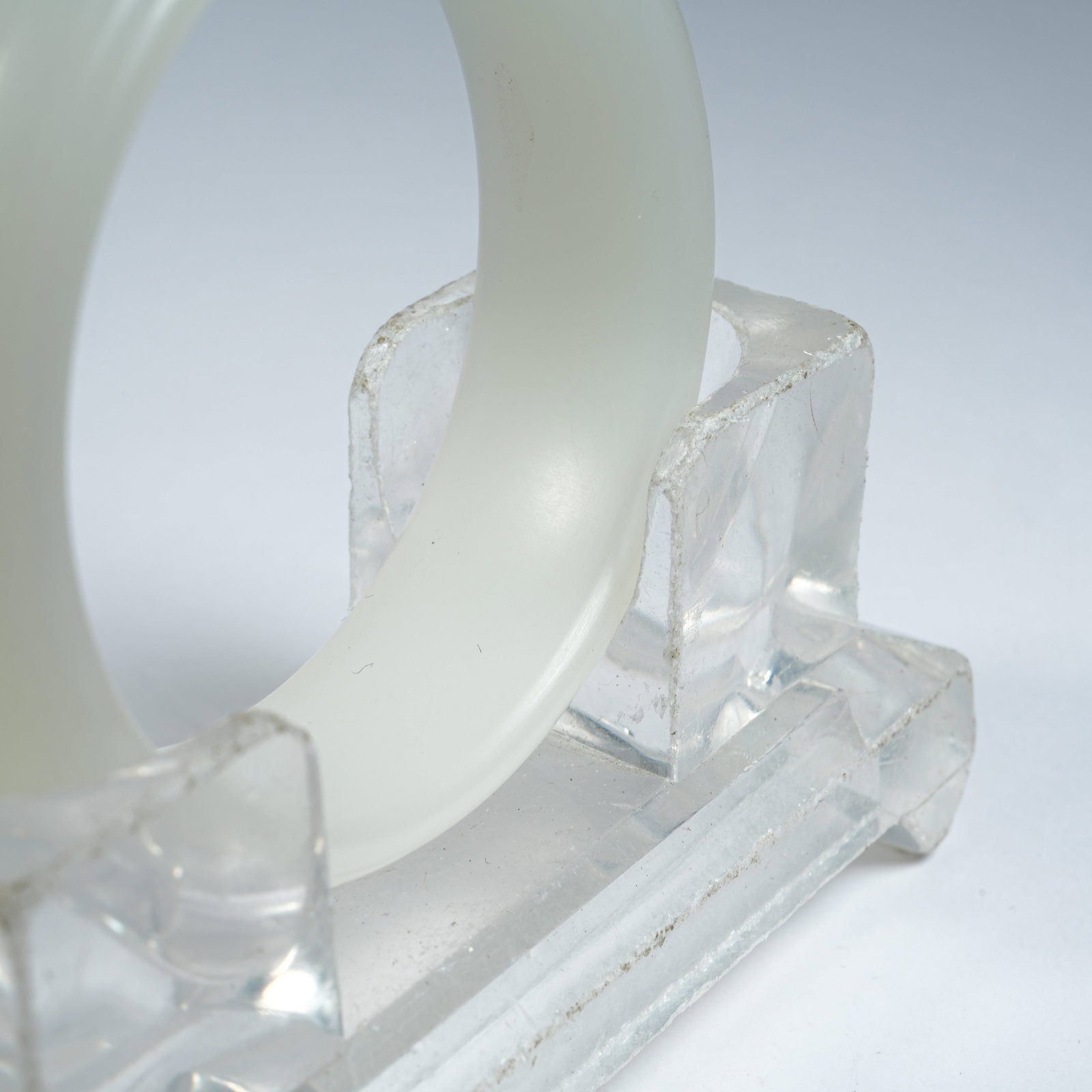 A HETIAN JADE BRACELET WITH INTERLOCKING CLOUD PATTERNS - 6