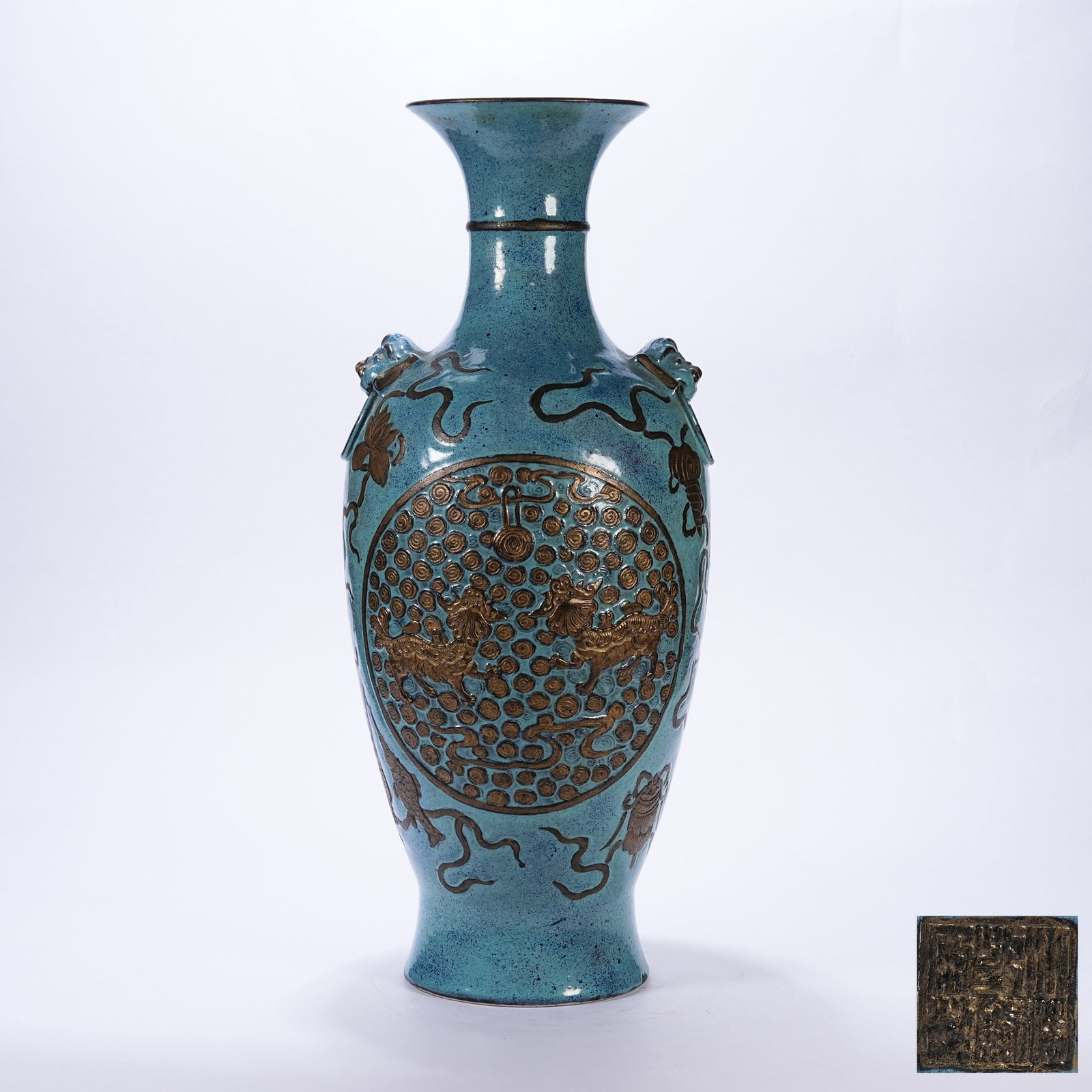 A JUN-TYPE GLAZE VASE WITH BRONZE COLORING AND DOUBLE LION PATTERNS (1 of 10)