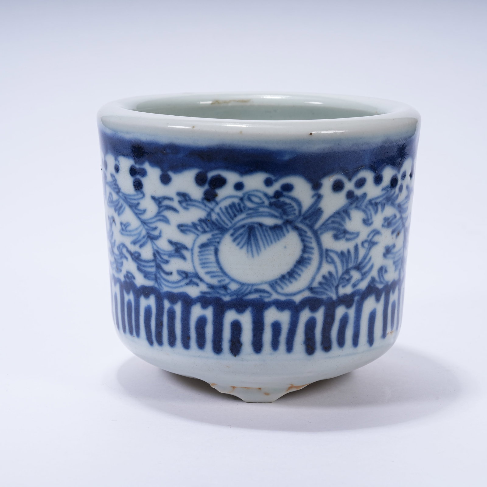 A BLUE AND WHITE CENSER WITH AUSPICIOUS FRUIT PATTERNS: Blue and White Censer with Auspicious Fruit Patterns