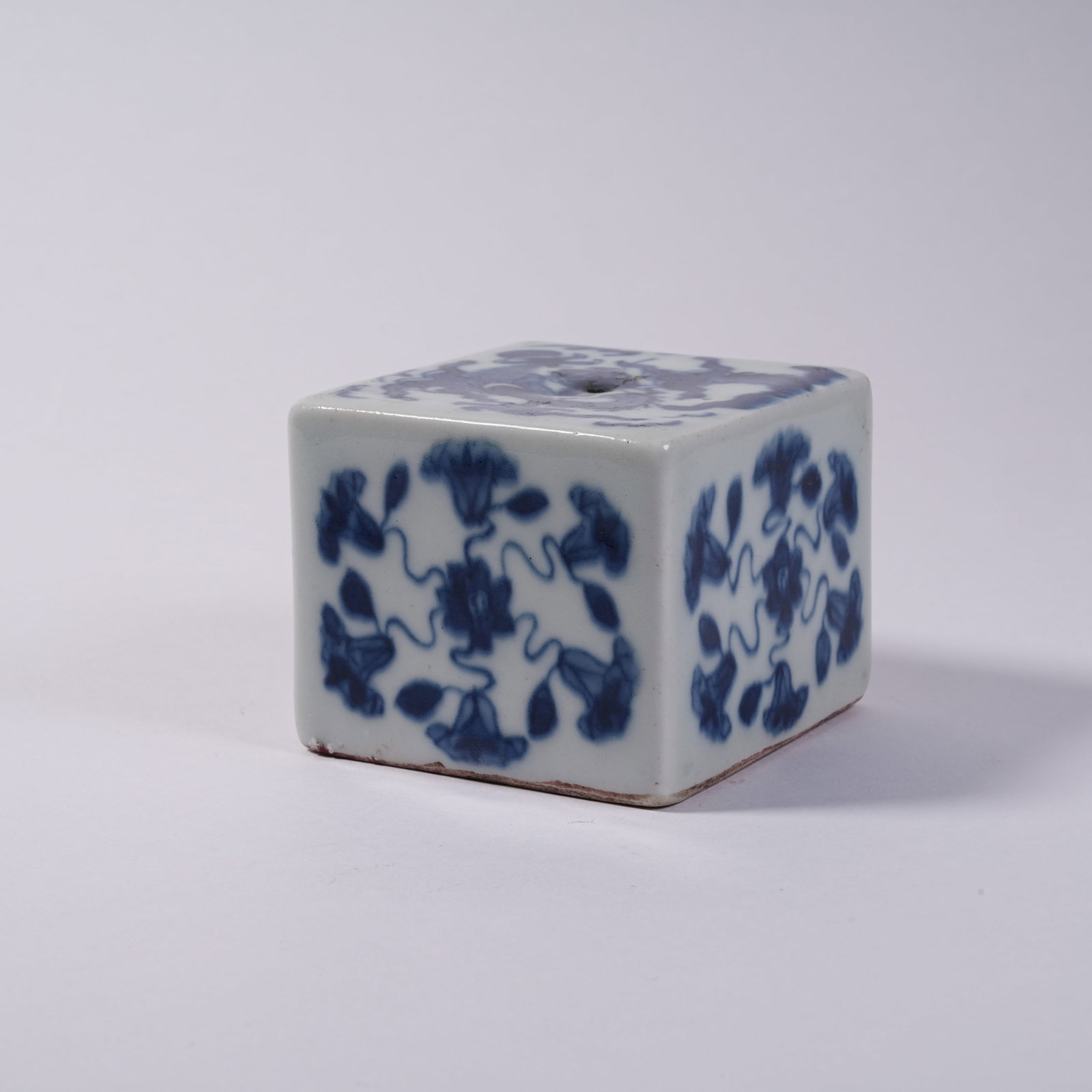 A BLUE AND WHITE SEAL WITH DRAGON PATTERNS: Blue and White Seal with Dragon Patterns