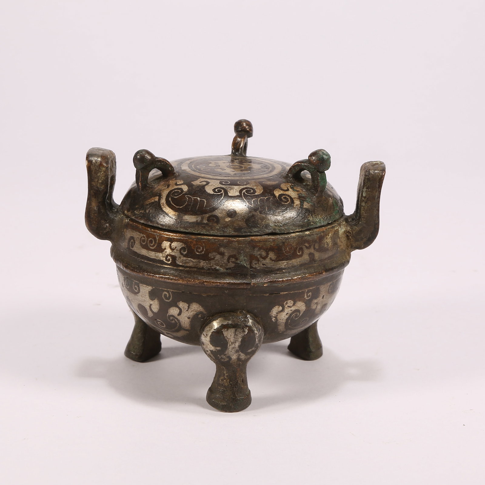 A BRONZE TRIPOD DING WITH IMPERIAL CROWN HANDLES AND SILVER INLAY: Bronze tripod ding with imperial crown handles and silver inlay