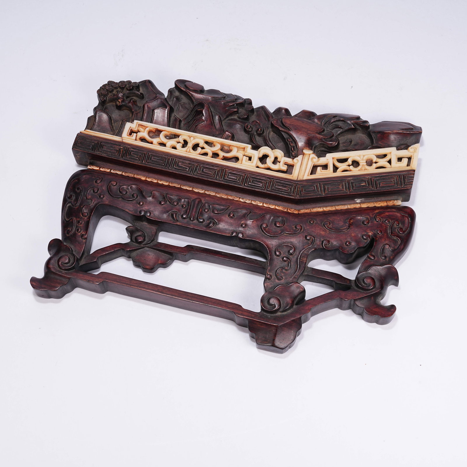A MAHOGANY GANODERMA LUCIDUM ORNAMENT (1 of 9)
