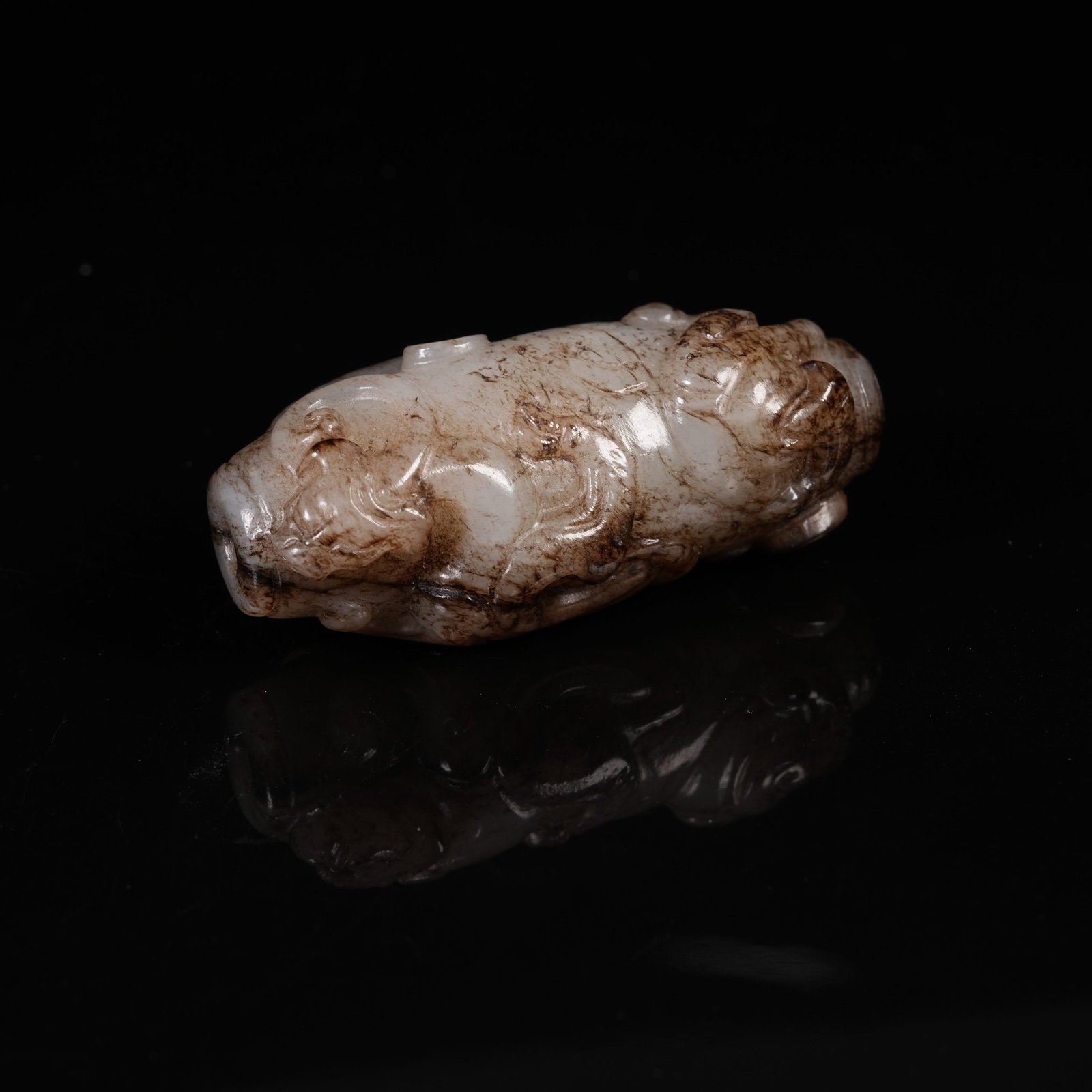 A ARCHAIC JADE CYLINDRICAL BEAD WITH CHILONG PATTERNS: Archaic Jade Cylindrical Bead with Chilong Patterns