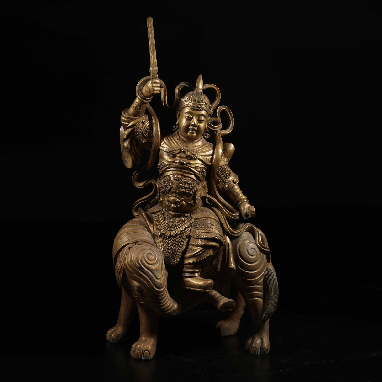 A GILT-BRONZE HEAVENLY KING STATUE: Gilt-Bronze Heavenly King Statue