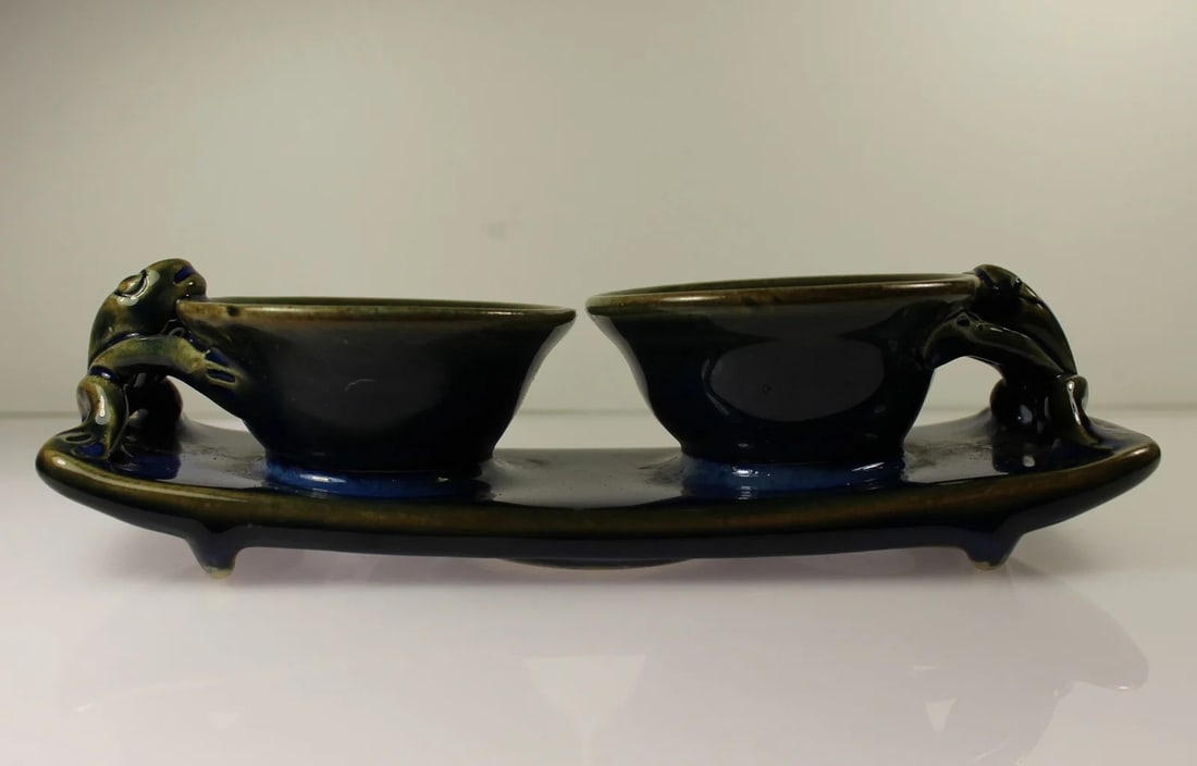 COBALT BLUE MAJOLICA SALT & PEPPER TRAY WITH FROG HANDLES: Cobalt Blue Majolica Salt & Pepper Tray with Frog Handles