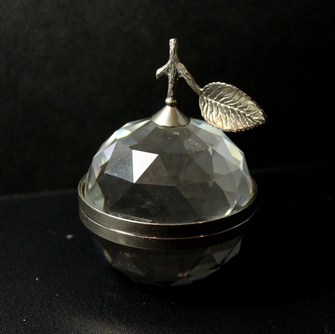 SWAROVSKI SILVER CRYSTAL APPLE PAPERWEIGHT PICTURE HOLDER (1 of 3)