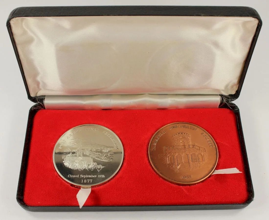 AUSTRALIA TASMANIAN NUMISMATIC SOCIETY 1877-1977 'PORT ARTHUR FINAL SETTLEMENT' MEDALS, UNCIRC (2) (1 of 4)