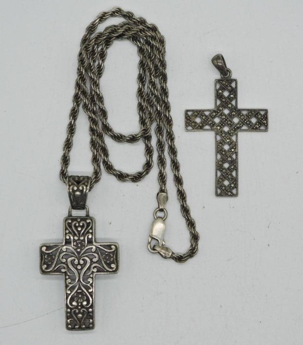 (2) STERLING CROSS PENDANTS & CHAIN: (2) STERLING CROSS PENDANTS & CHAIN