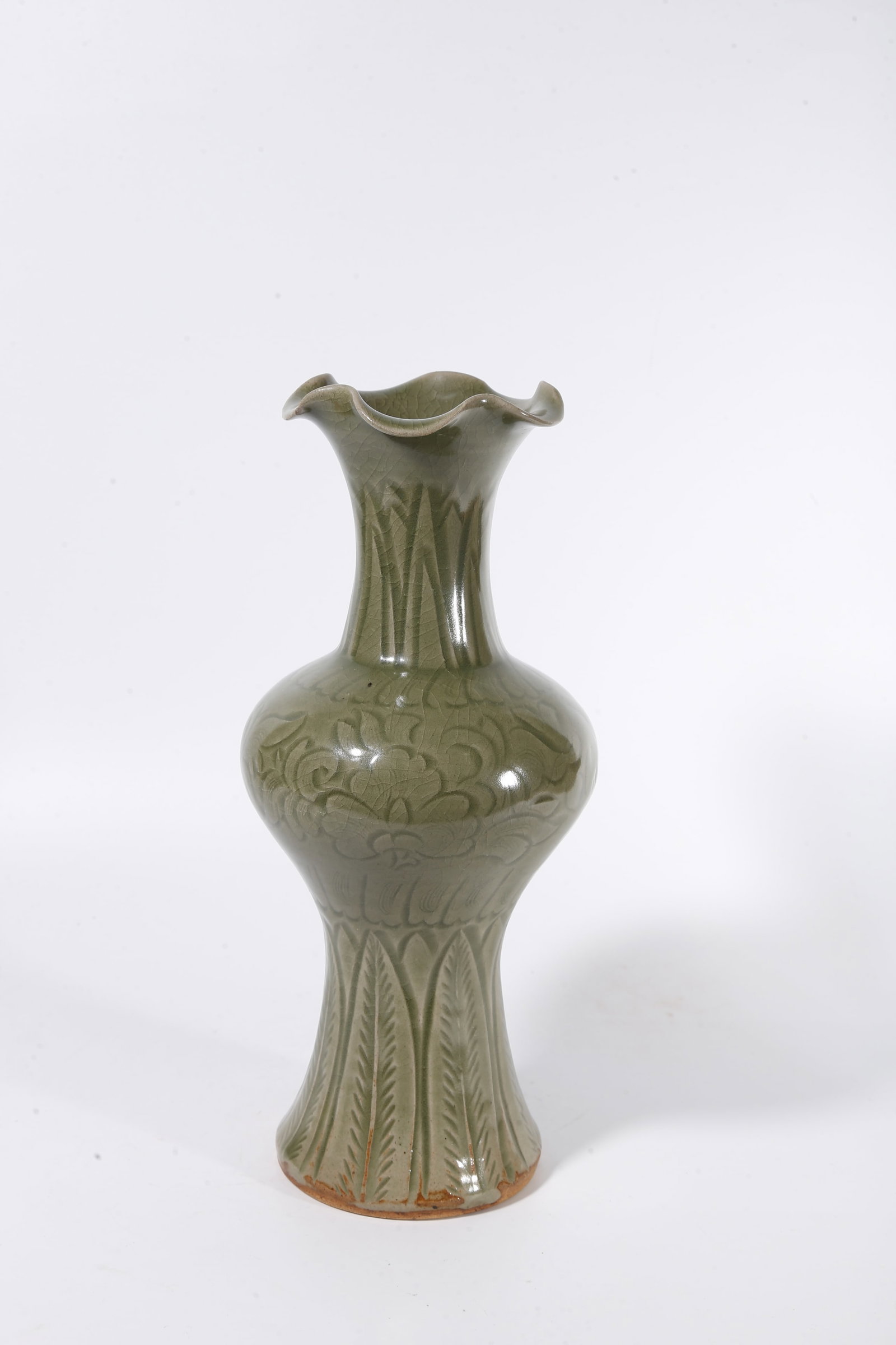 A YAOZHOU KILN FLOWER-MOUTHED VASE (1 of 9)