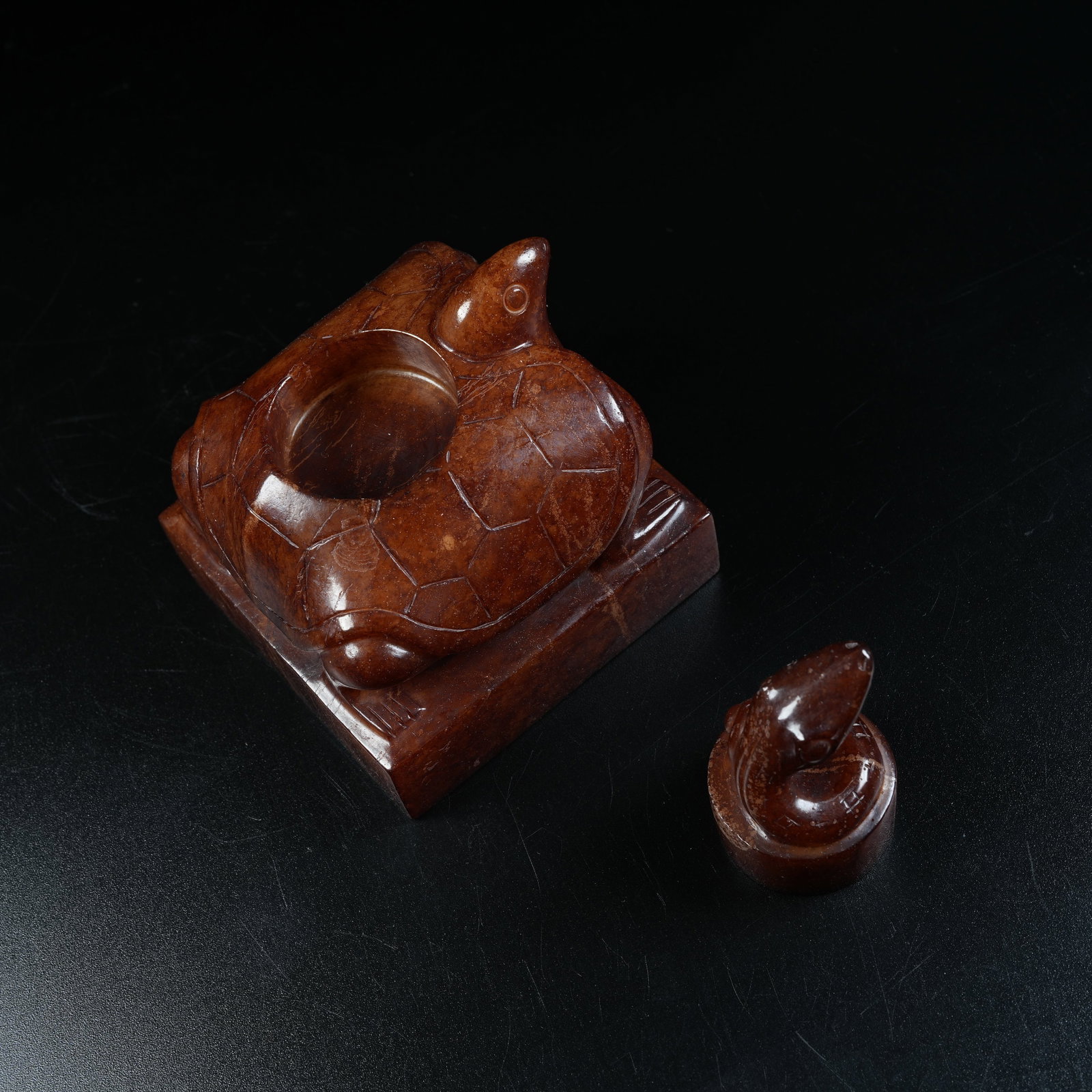 A NESTED ANCIENT JADE SEALS WITH TORTOISE AND SNAKE KNOBS - 7