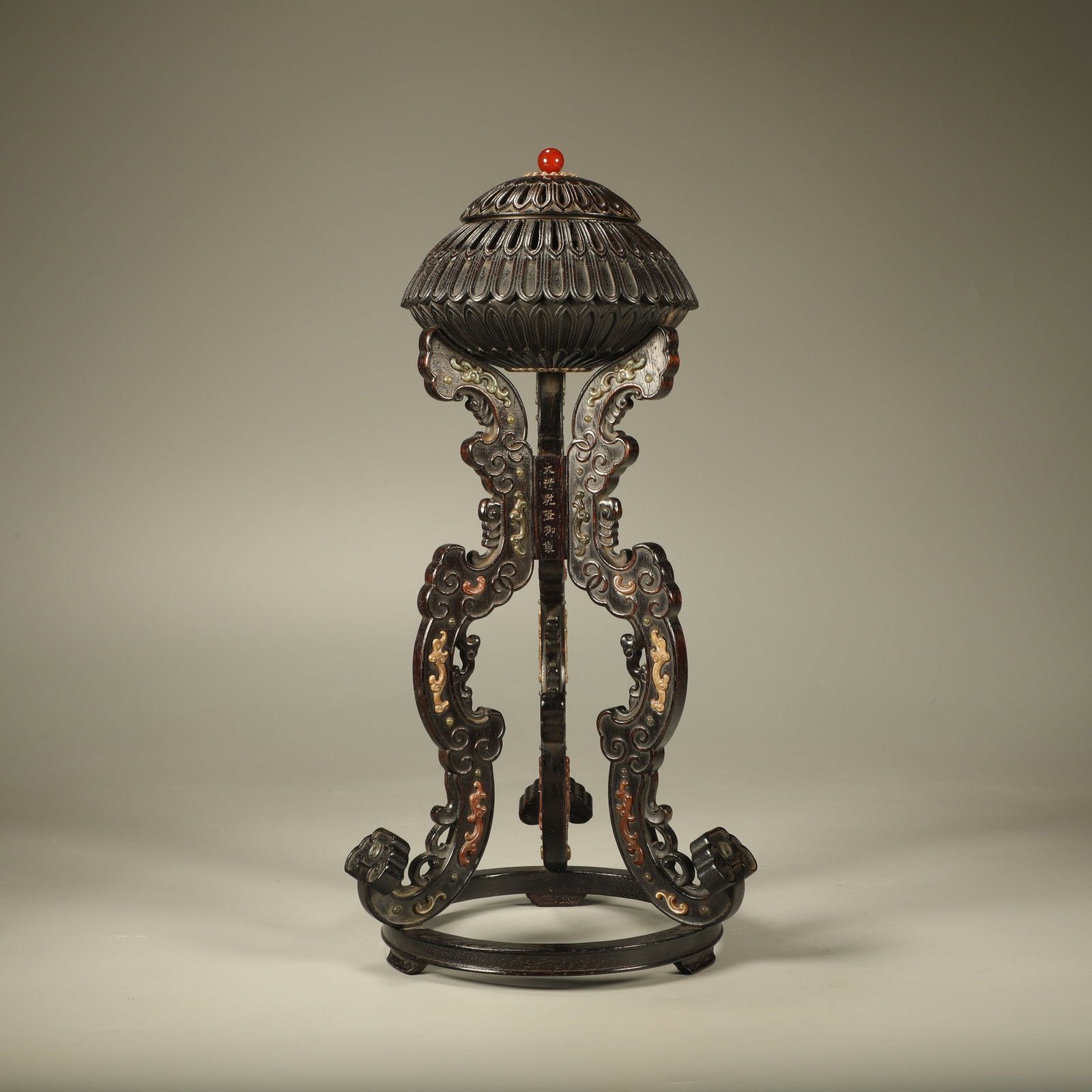 A SANDALWOOD CENSER INLAID WITH SHOUSHAN STONE DRAGON CARVINGS: Sandalwood Censer Inlaid with Shoushan Stone Dragon Carvings