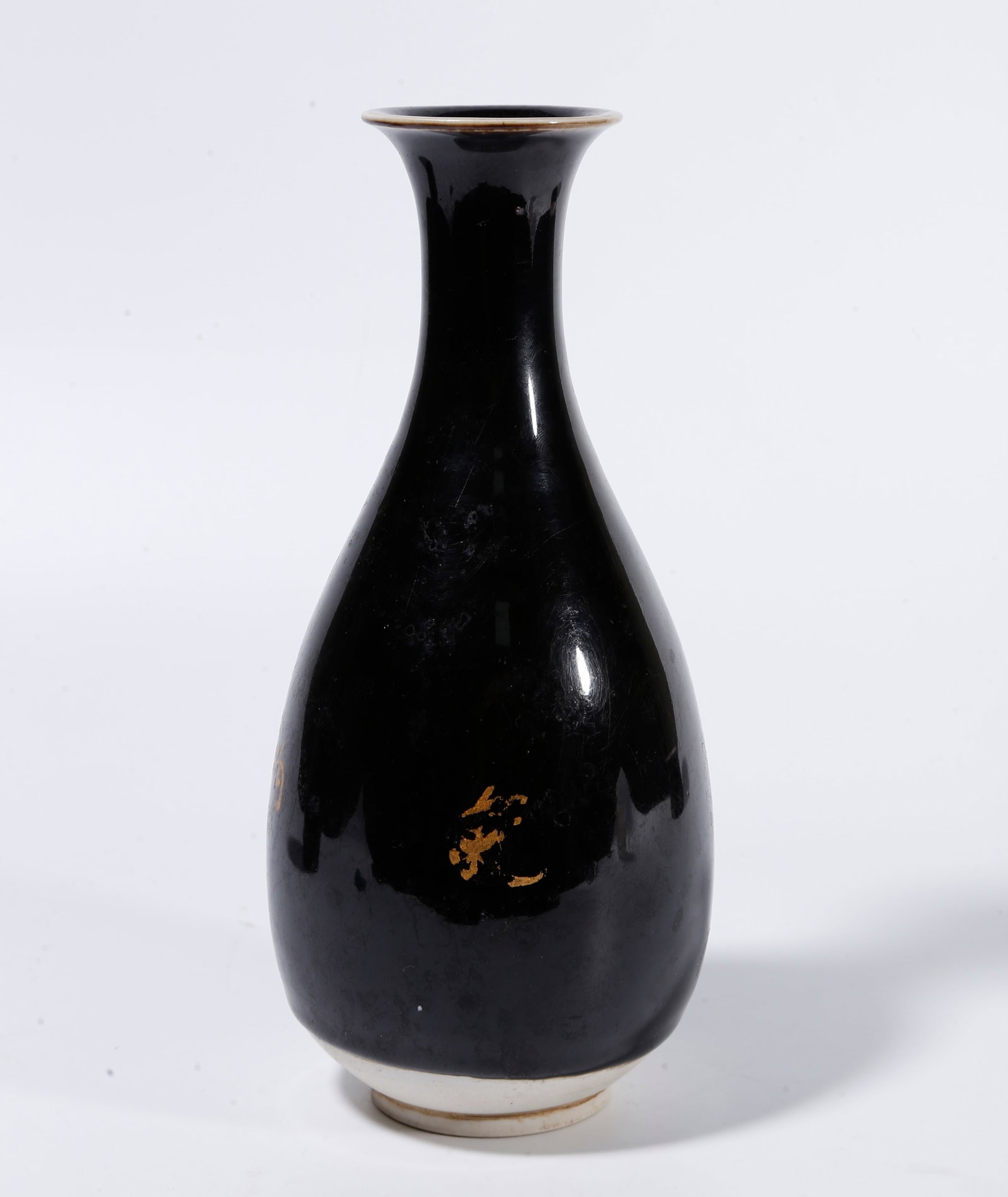 A BLACK-DING VASE WITH GILDED DECORATION: Black-Ding vase with gilded decoration