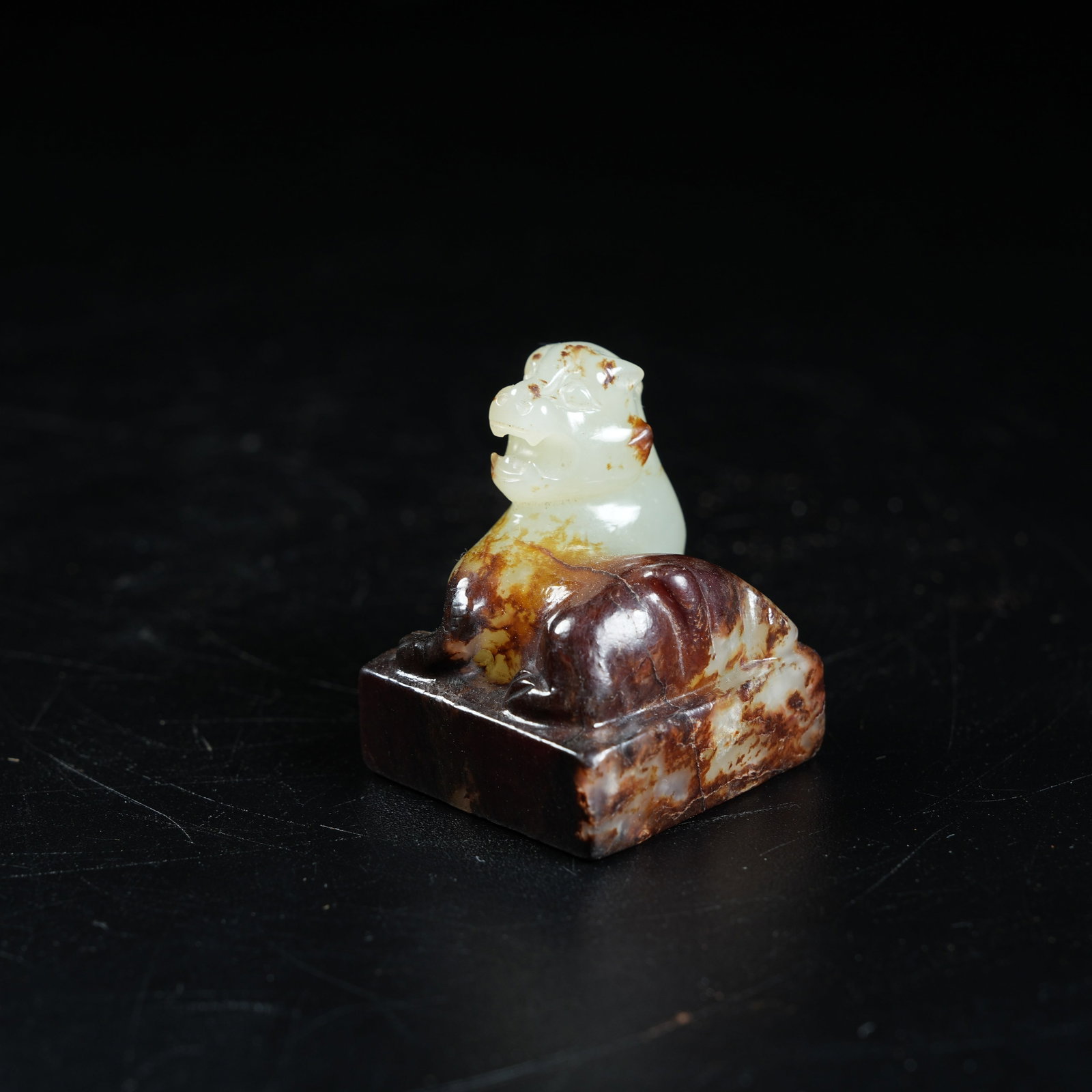 A ANCIENT JADE CHI DRAGON SEAL: Ancient Jade Chi Dragon Seal
