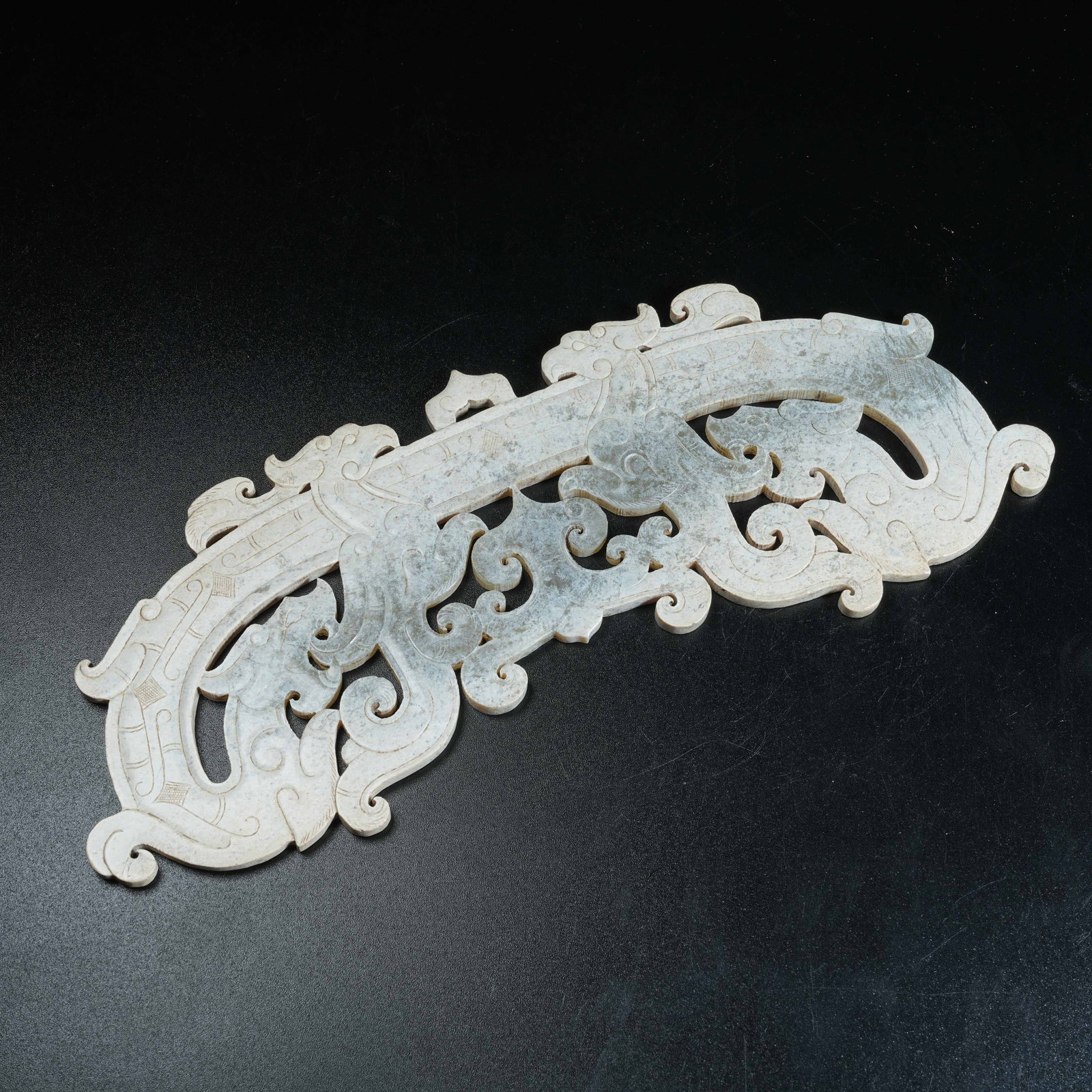 A ANCIENT JADE ASSEMBLED PENDANT SET CARVED WITH DRAGON PATTERNS (1 of 9)
