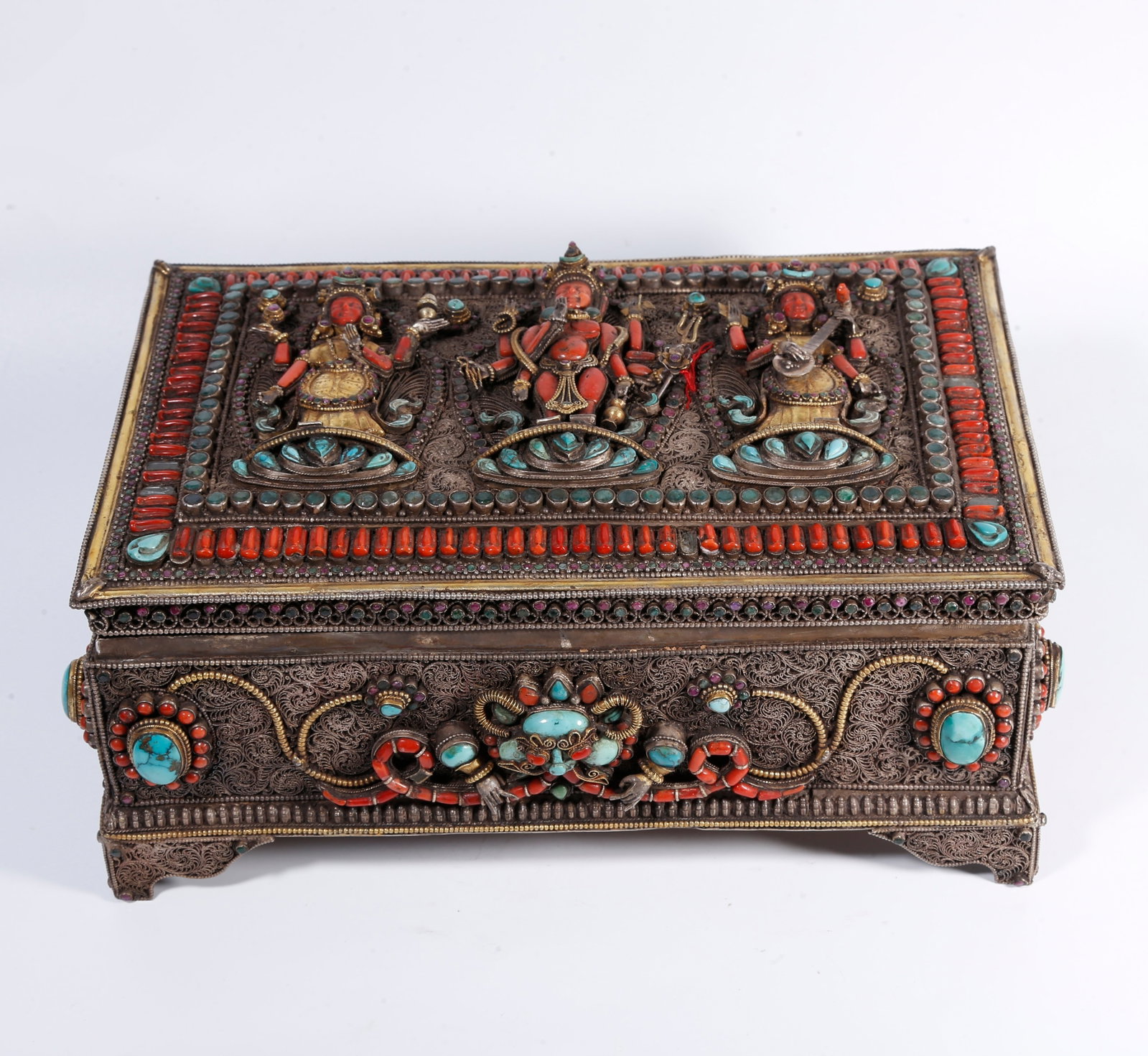 A SILVER-GILT TURQUOISE-INLAID COVERED BOX (1 of 10)
