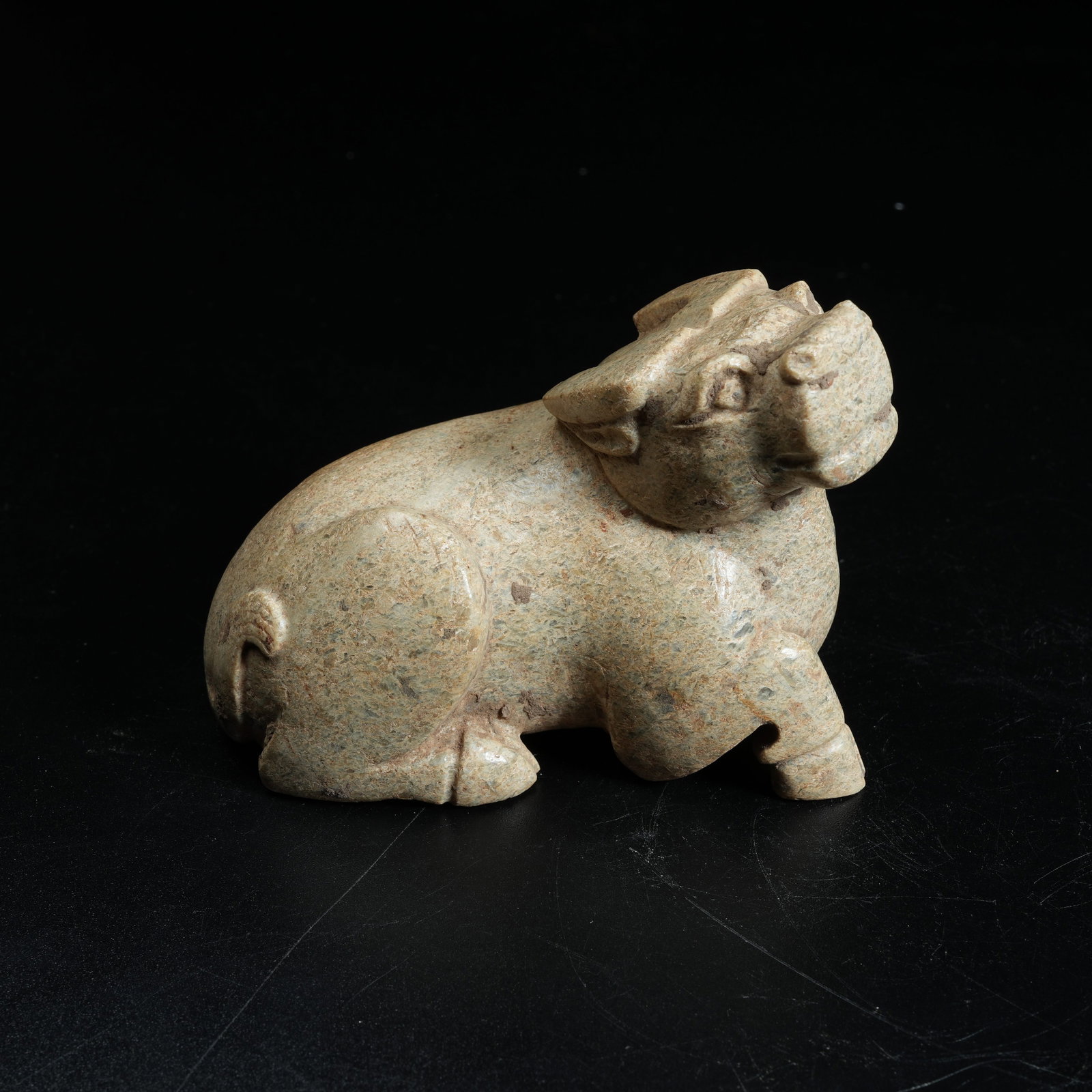 A ANCIENT JADE RECLINING OX ORNAMENT (1 of 8)