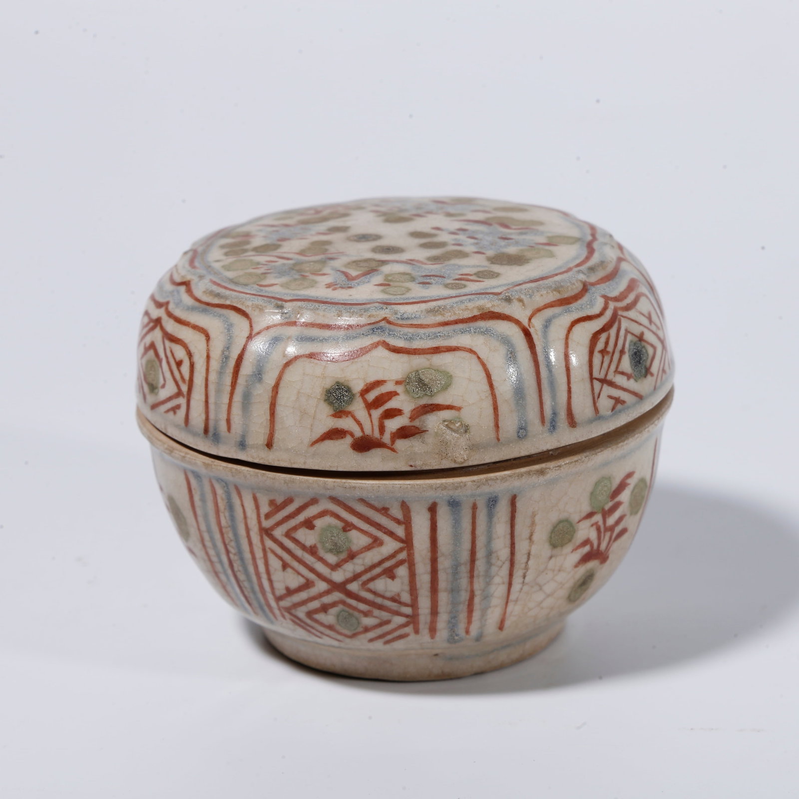 A BLUE-AND-WHITE COVERED BOX WITH RED-AND-GREEN OVERGLAZE DECORATION (1 of 9)