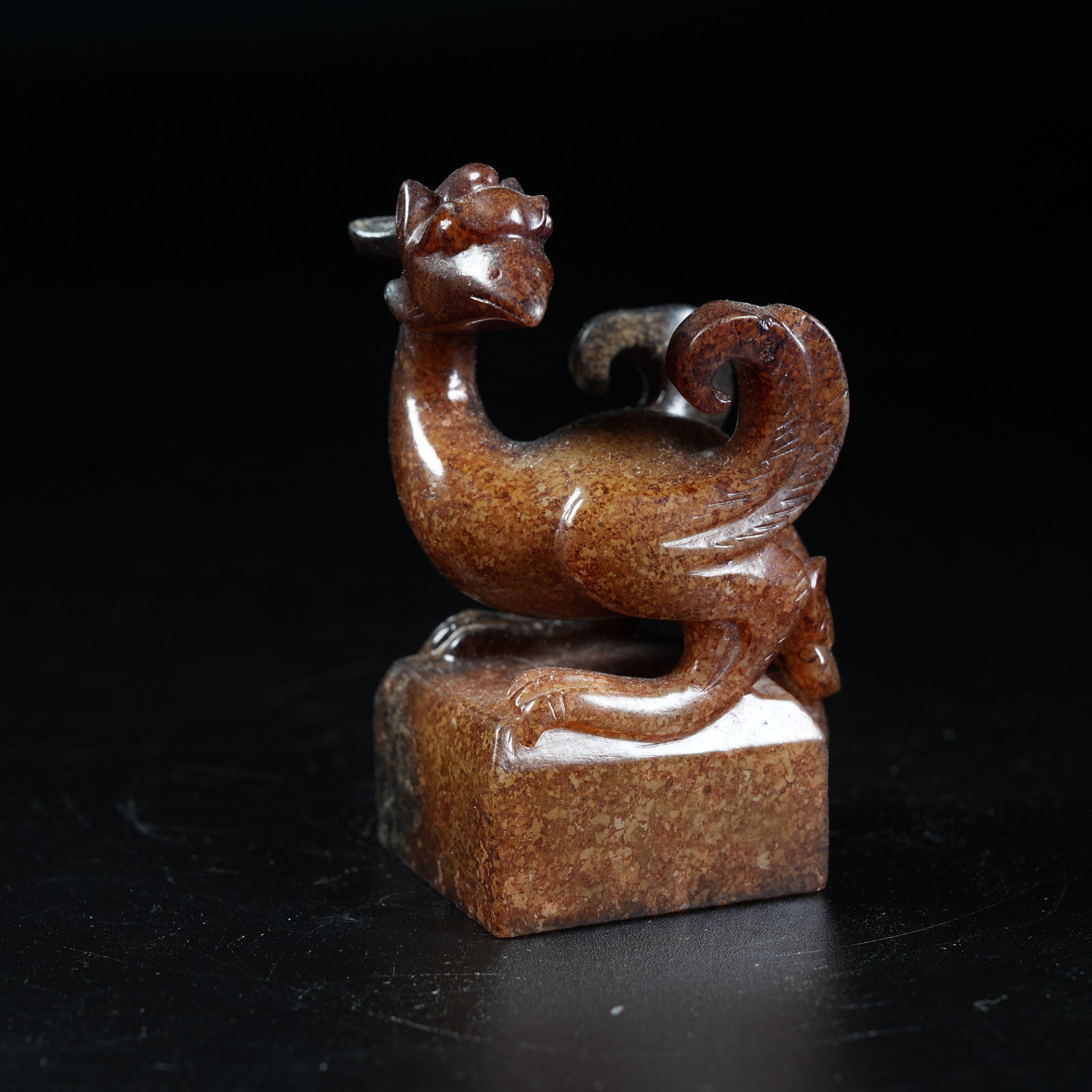A ANCIENT JADE SEAL WITH PHOENIX KNOB (1 of 8)
