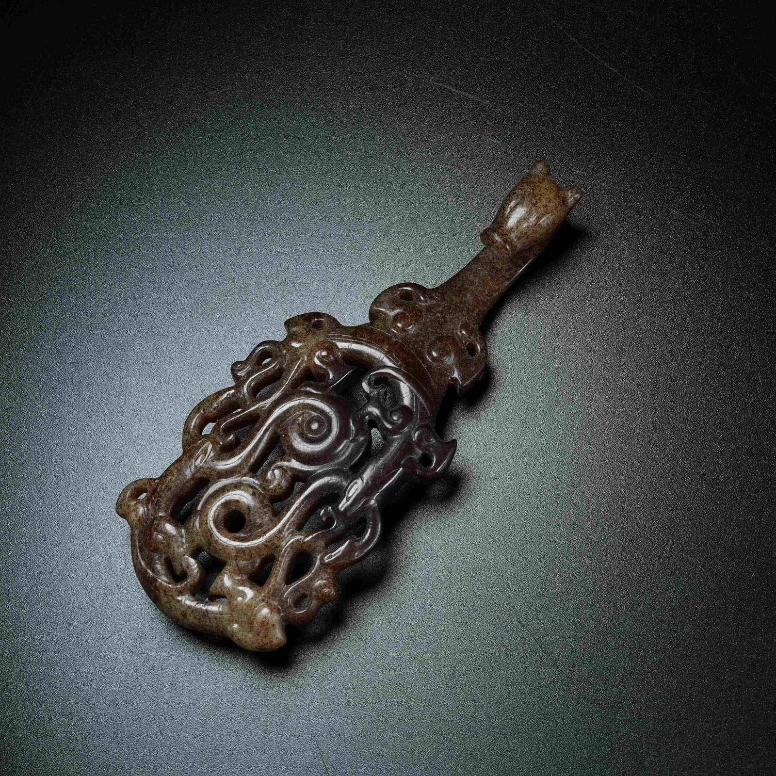 A ANCIENT JADE BELT HOOK CARVED WITH DRAGON PATTERNS (1 of 9)