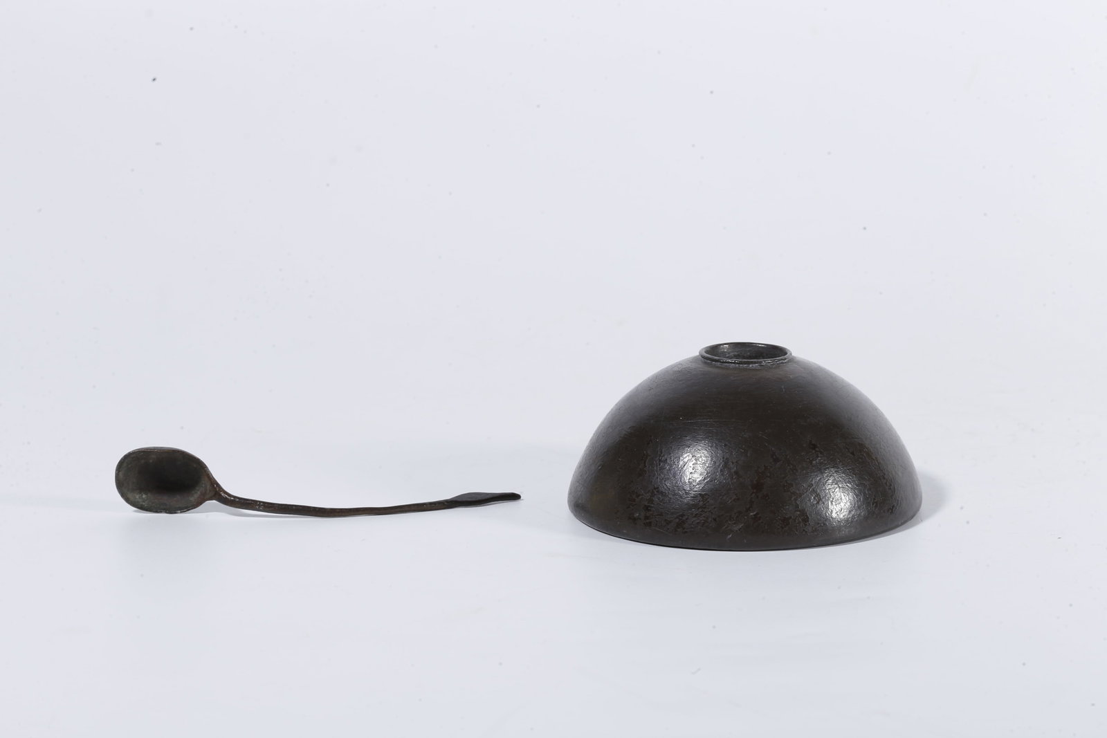 A BRONZE WATER POT (1 of 10)
