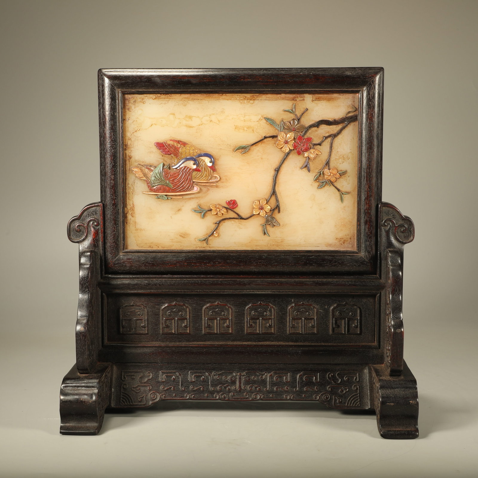 A SANDALWOOD TABLE SCREEN INLAID WITH PRECIOUS STONES AND FLOWER-AND-BIRD MOTIFS (1 of 7)