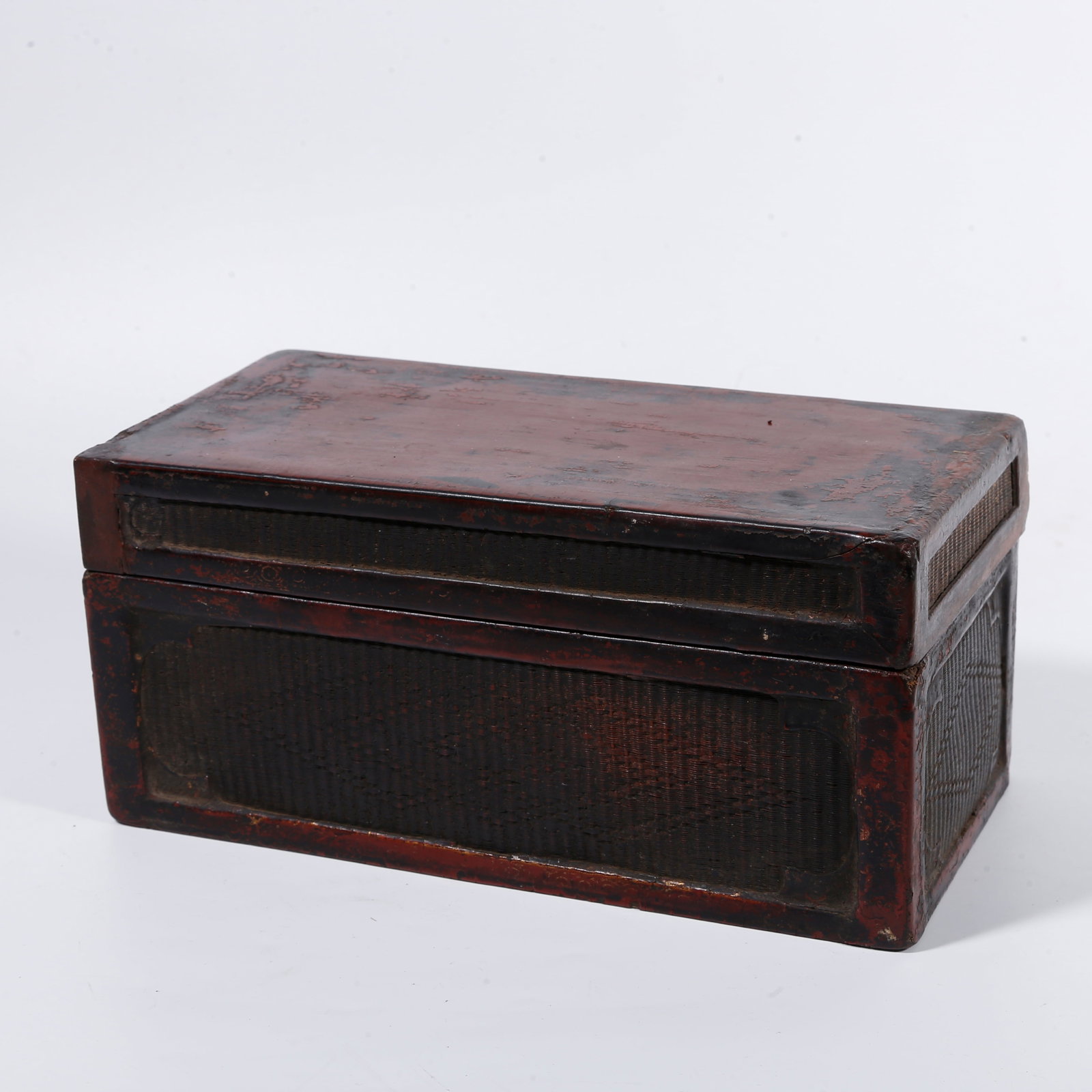 A LACQUER COVERED BOX (1 of 10)