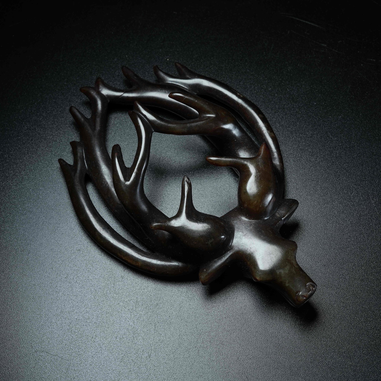 A ANCIENT JADE DEER HEAD (1 of 8)