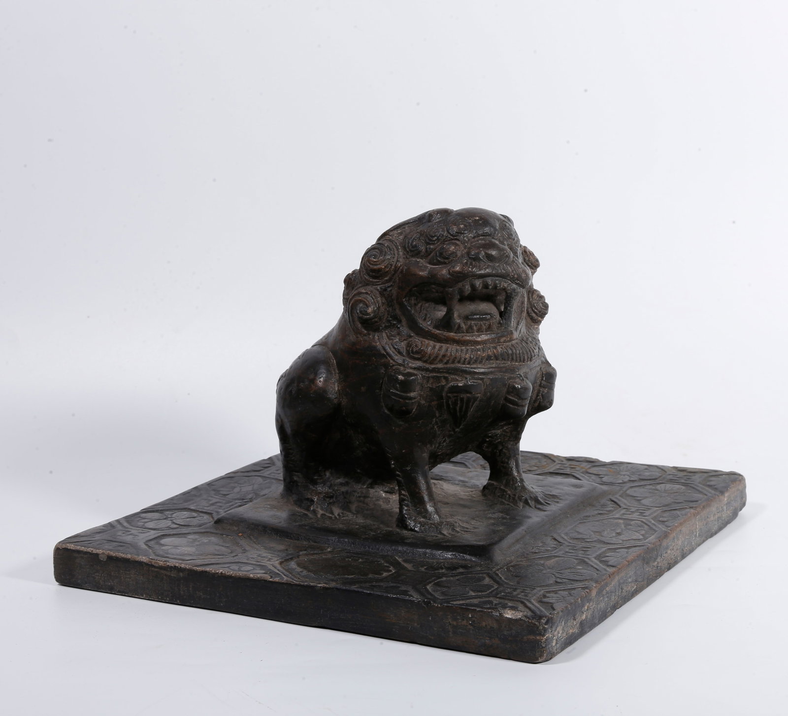 A STONE SHOE-WEIGHT WITH LION KNOB: Stone shoe-weight with lion knob