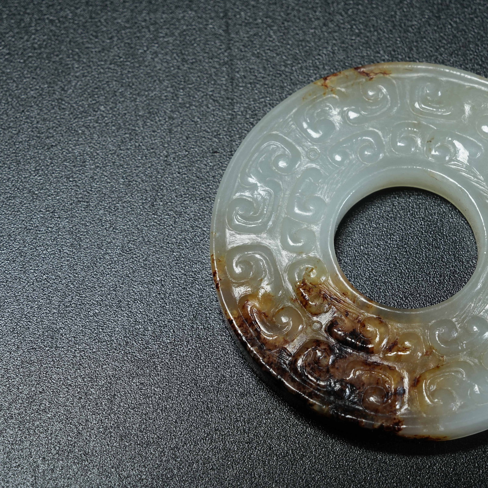 A ANCIENT JADE BI DISC WITH HOOKED CLOUD PATTERN - 3