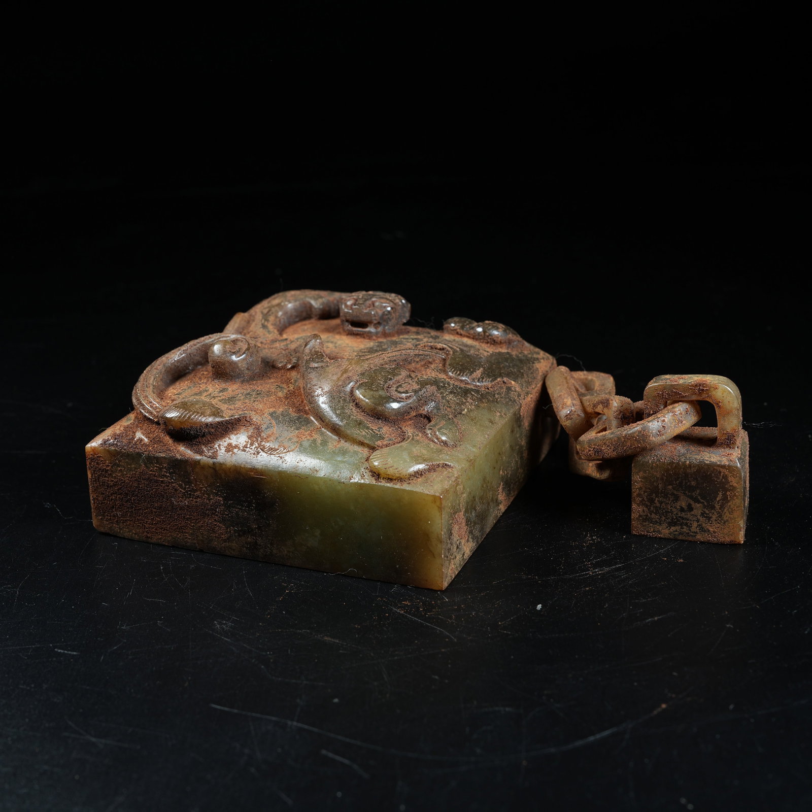 A ANCIENT JADE DOUBLE LINKED SEAL WITH CHI DRAGON PATTERN (1 of 7)