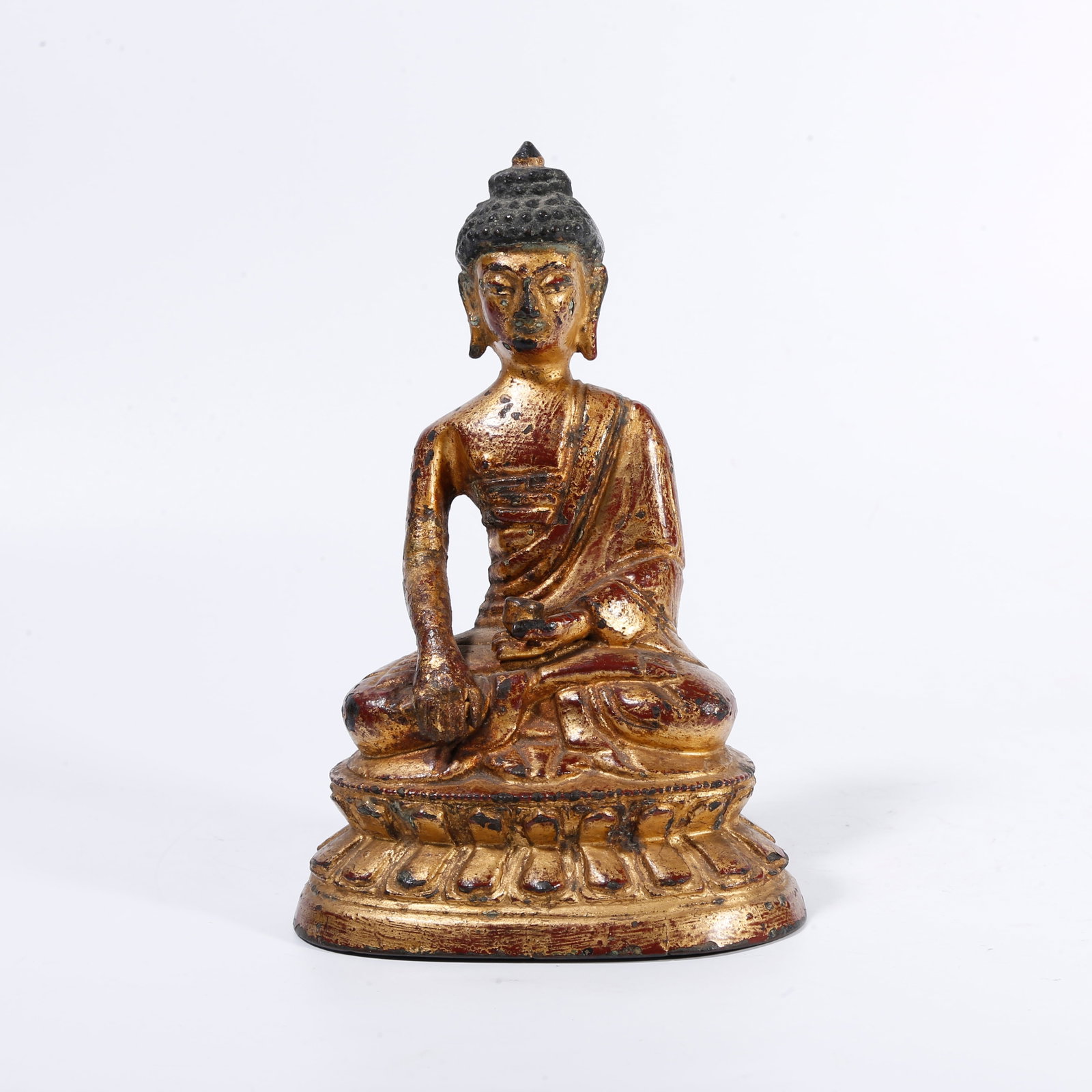 A LACQUERED-GILT BRONZE SAKYAMUNI STATUE: Lacquered-gilt bronze Sakyamuni statue