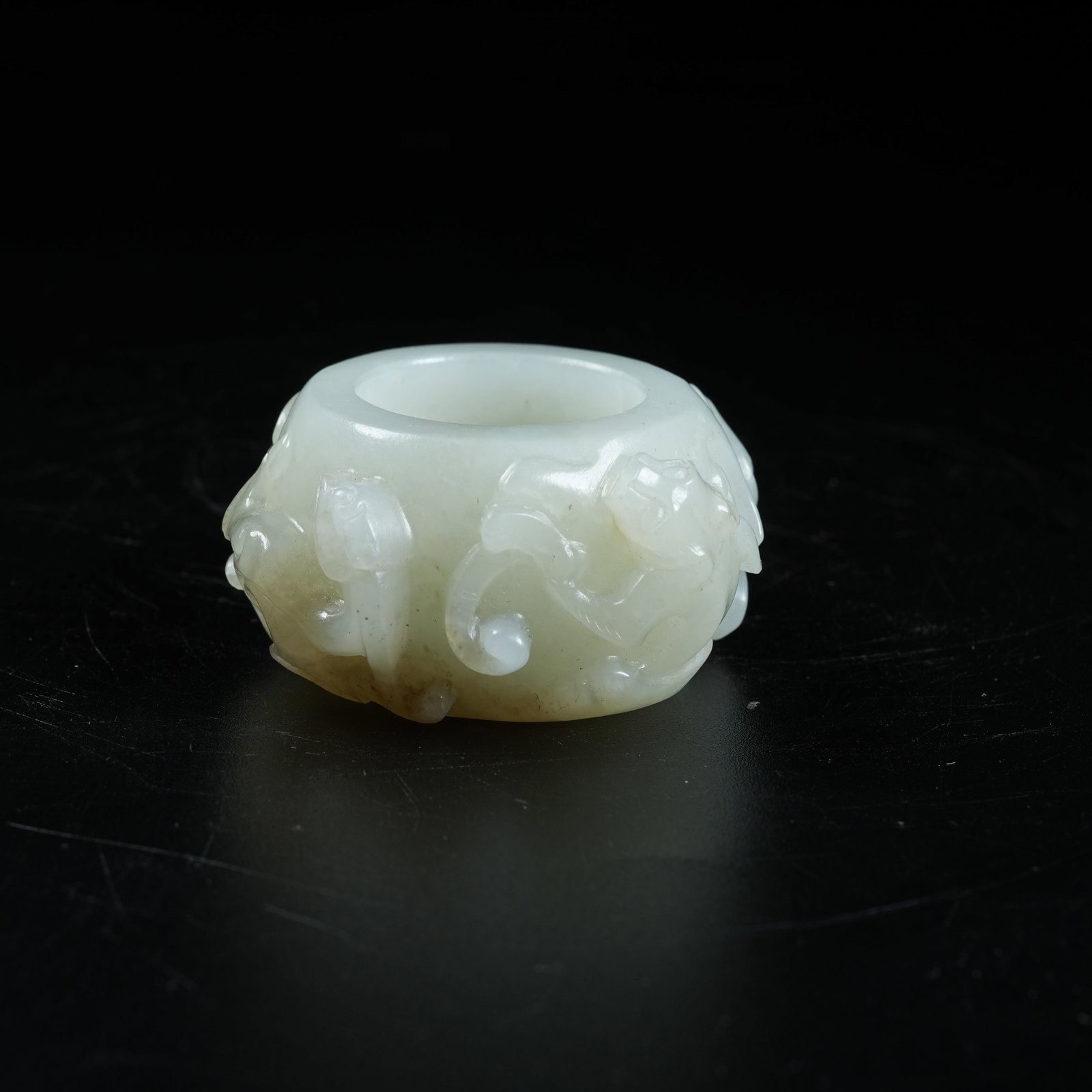 A ANCIENT JADE THUMB RING WITH CHI DRAGON PATTERN: Ancient Jade Thumb Ring with Chi Dragon Pattern