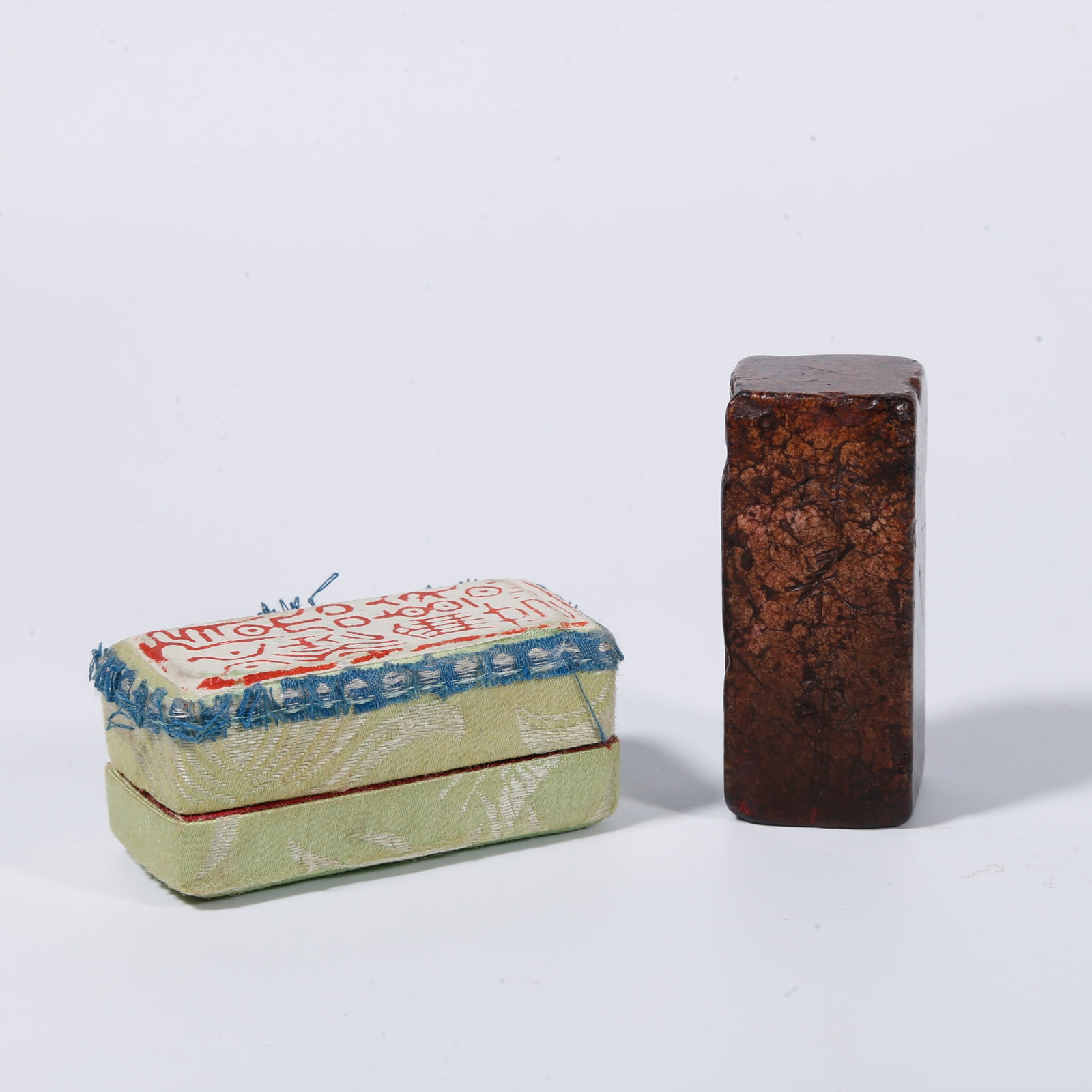 A SHOUSHAN STONE SEAL MARKED KUNGA O: Shoushan stone seal marked Kunga o