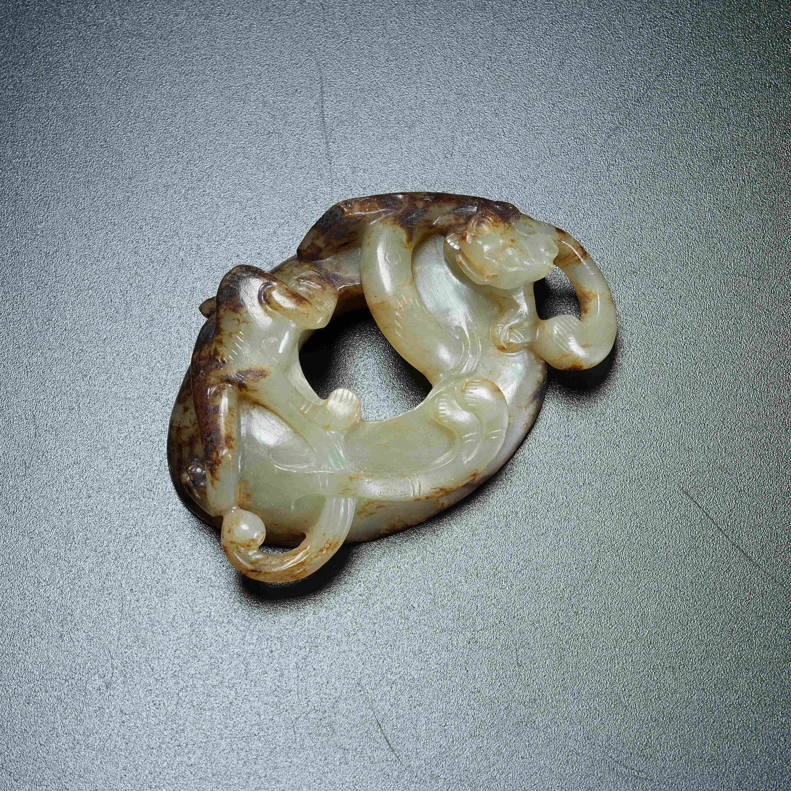 A ANCIENT JADE HEART-SHAPED PENDANT WITH CHI DRAGON PATTERN: Ancient Jade Heart-shaped Pendant with Chi Dragon Pattern