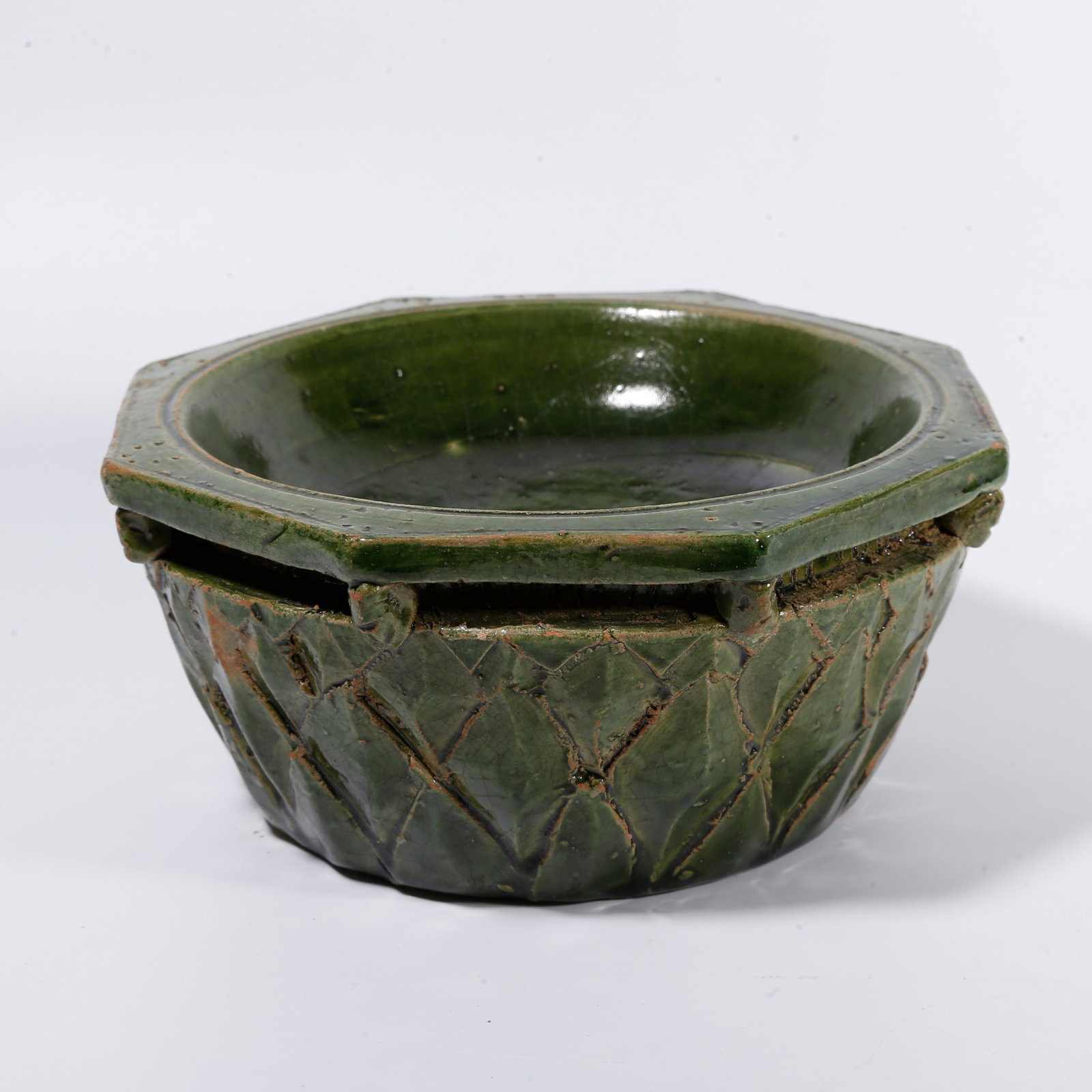 A GREEN-GLAZED WASHER: Green-glazed washer