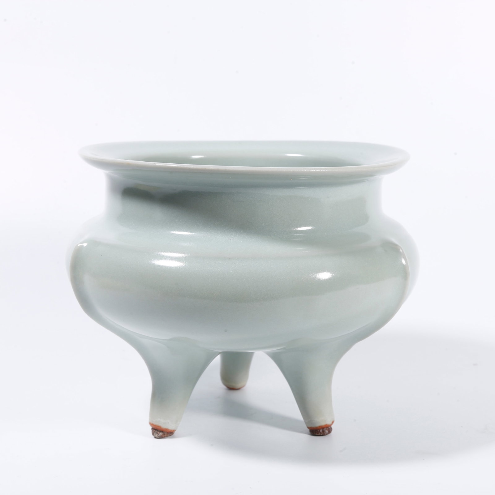 A LONGQUAN WARE LI-FORM CENSER (1 of 9)