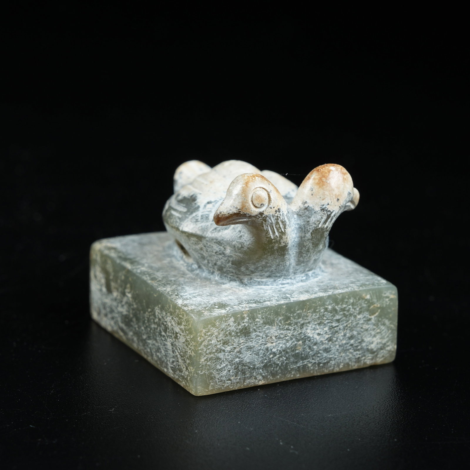 A ANCIENT JADE SEAL WITH PHOENIX KNOB (1 of 8)