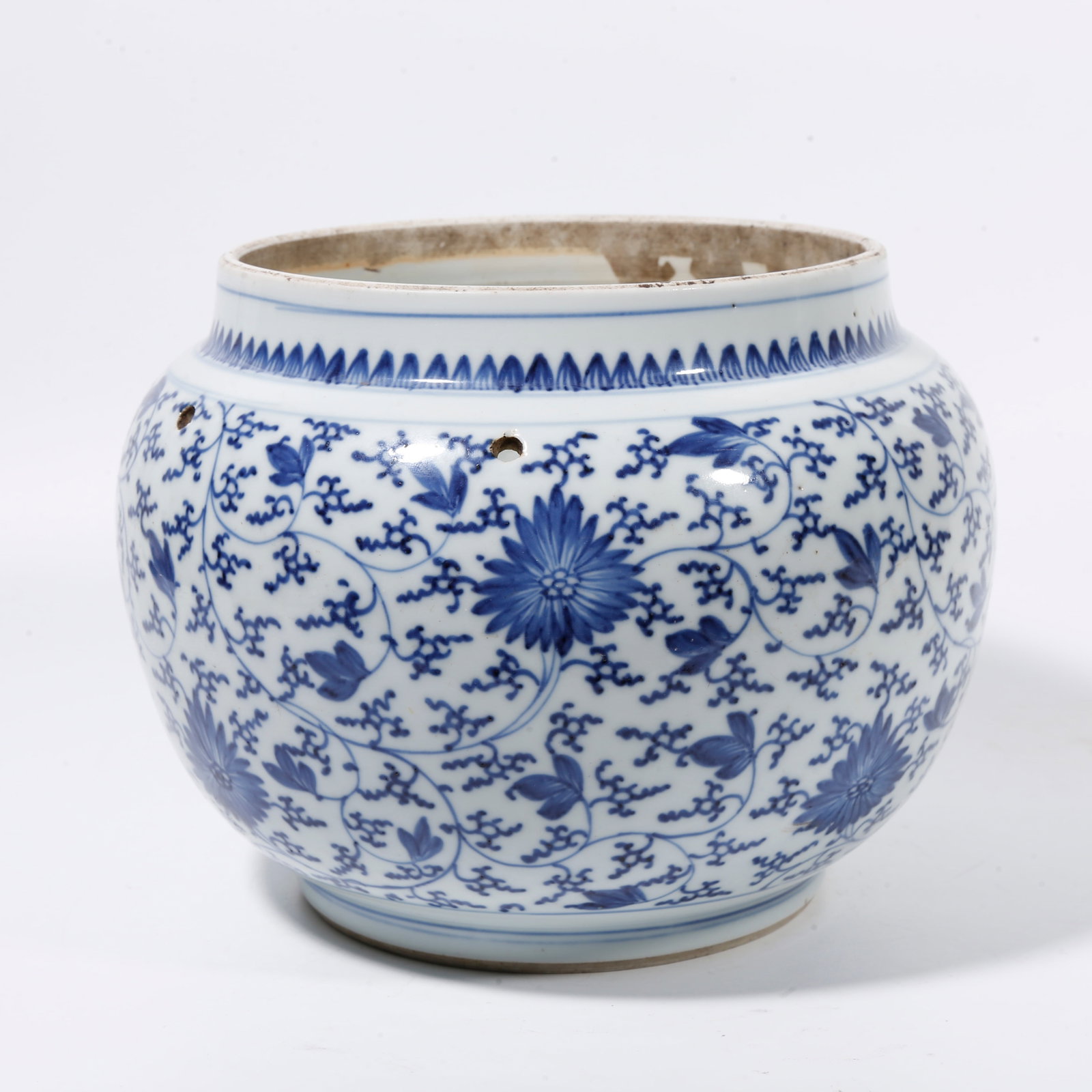 A PORRIDGE JAR WITH BLUE-AND-WHITE INTERLOCKING FLORAL MOTIF (1 of 10)
