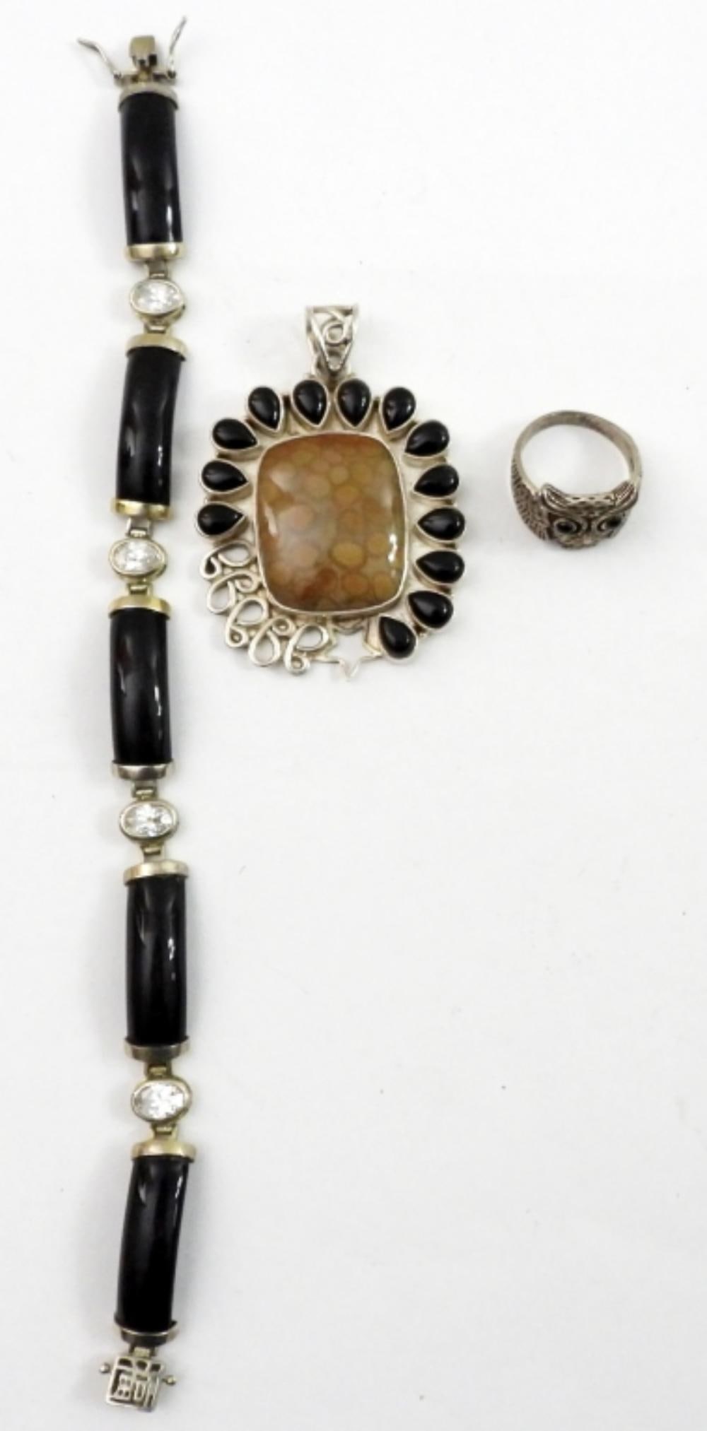 BLACK ONYX & STERLING JEWELRY LOT: BLACK ONYX & STERLING JEWELRY LOT