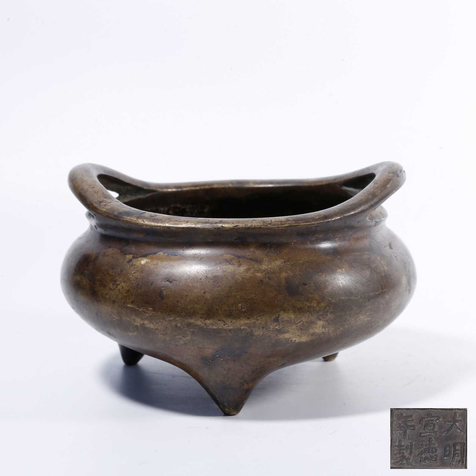A BRONZE DOUBLE-BRIDGE-EAR CENSER (1 of 8)