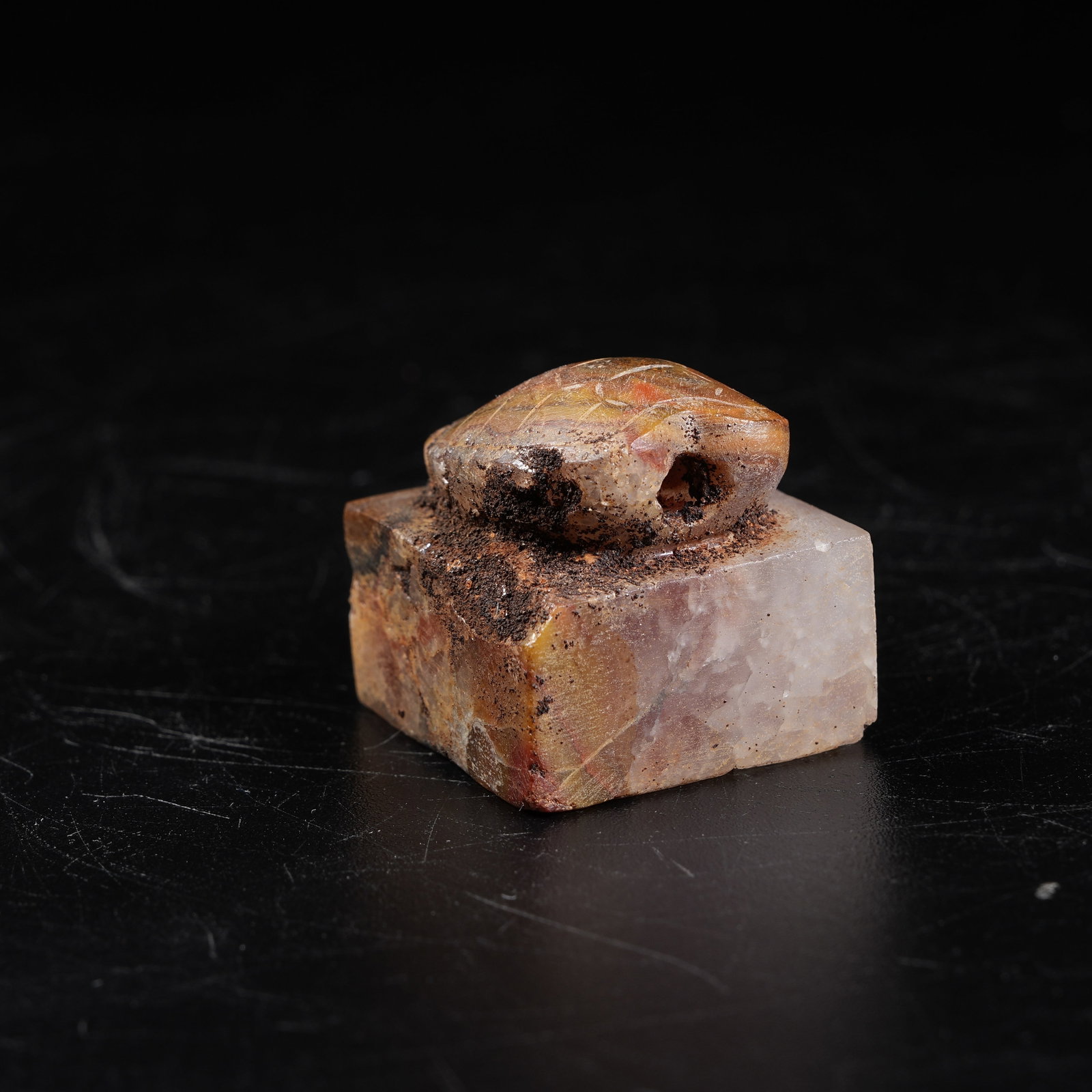 A WARRING STATES RED AGATE SEAL WITH TURTLE KNOB (1 of 6)