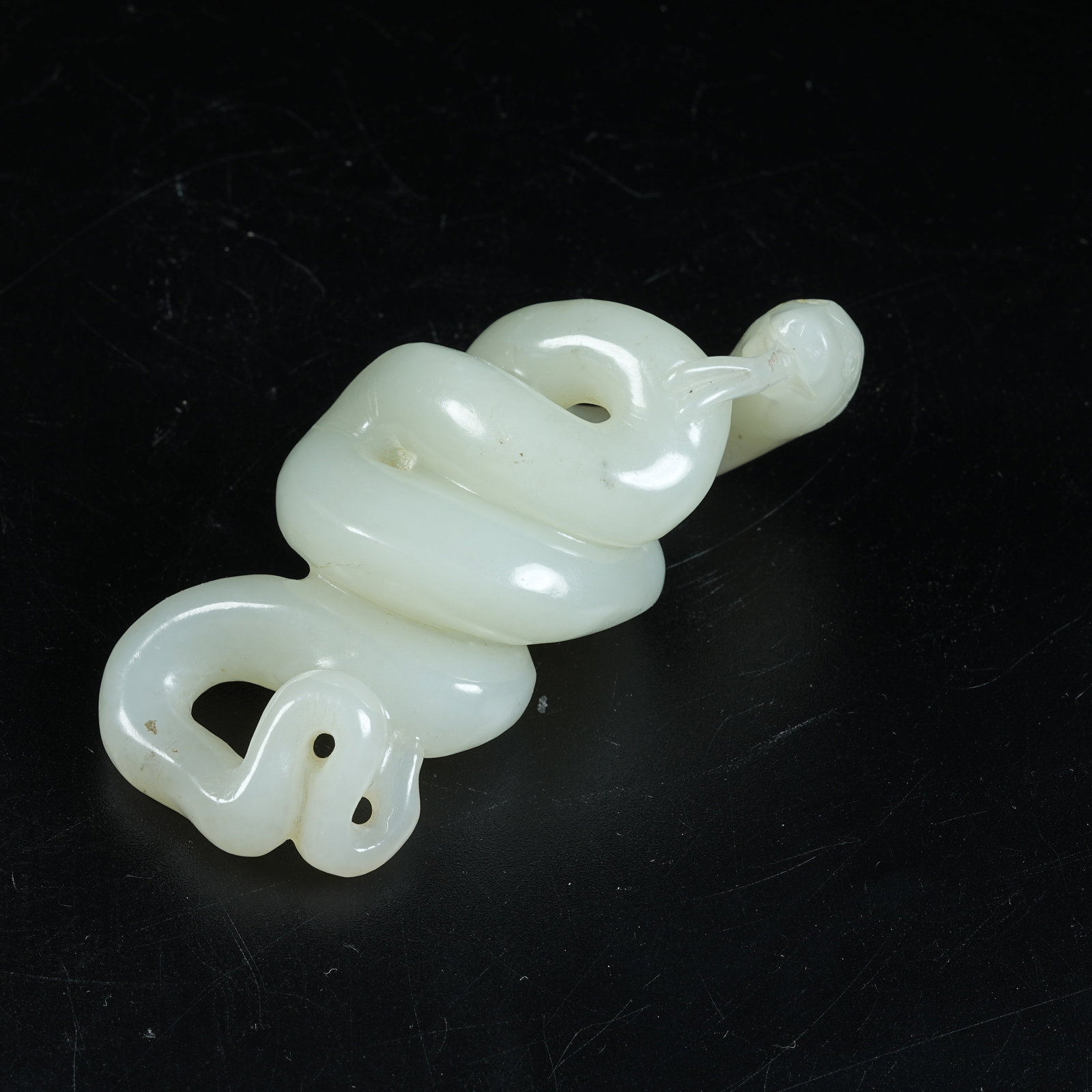 A HETIAN JADE SNAKE HANDHELD ORNAMENT: Hetian Jade Snake Handheld Ornament