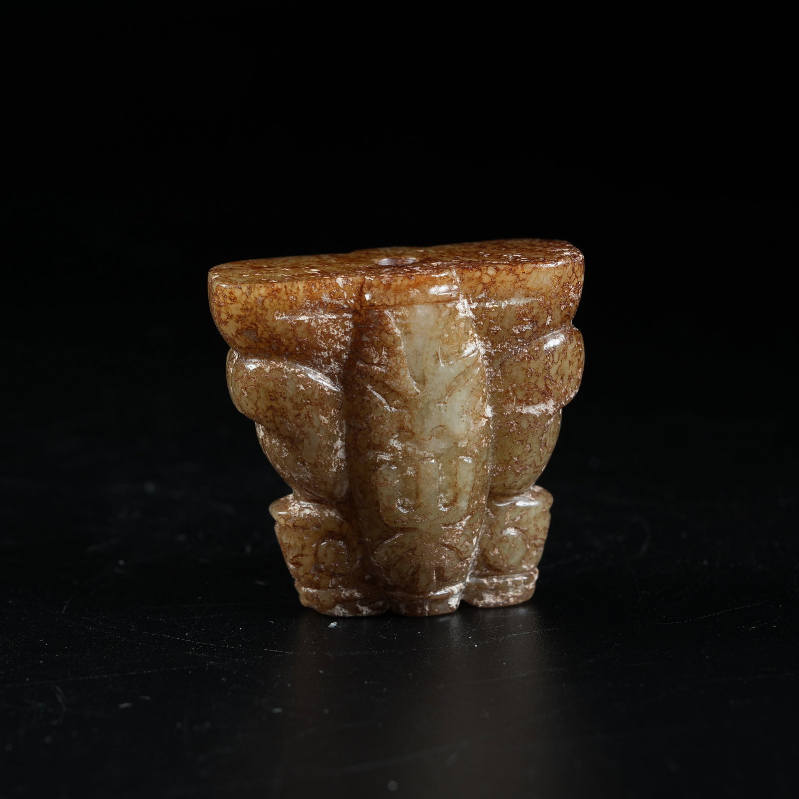 A ANCIENT JADE CYLINDRICAL PENDANT WITH KNEELING HUMAN FIGURE (1 of 9)